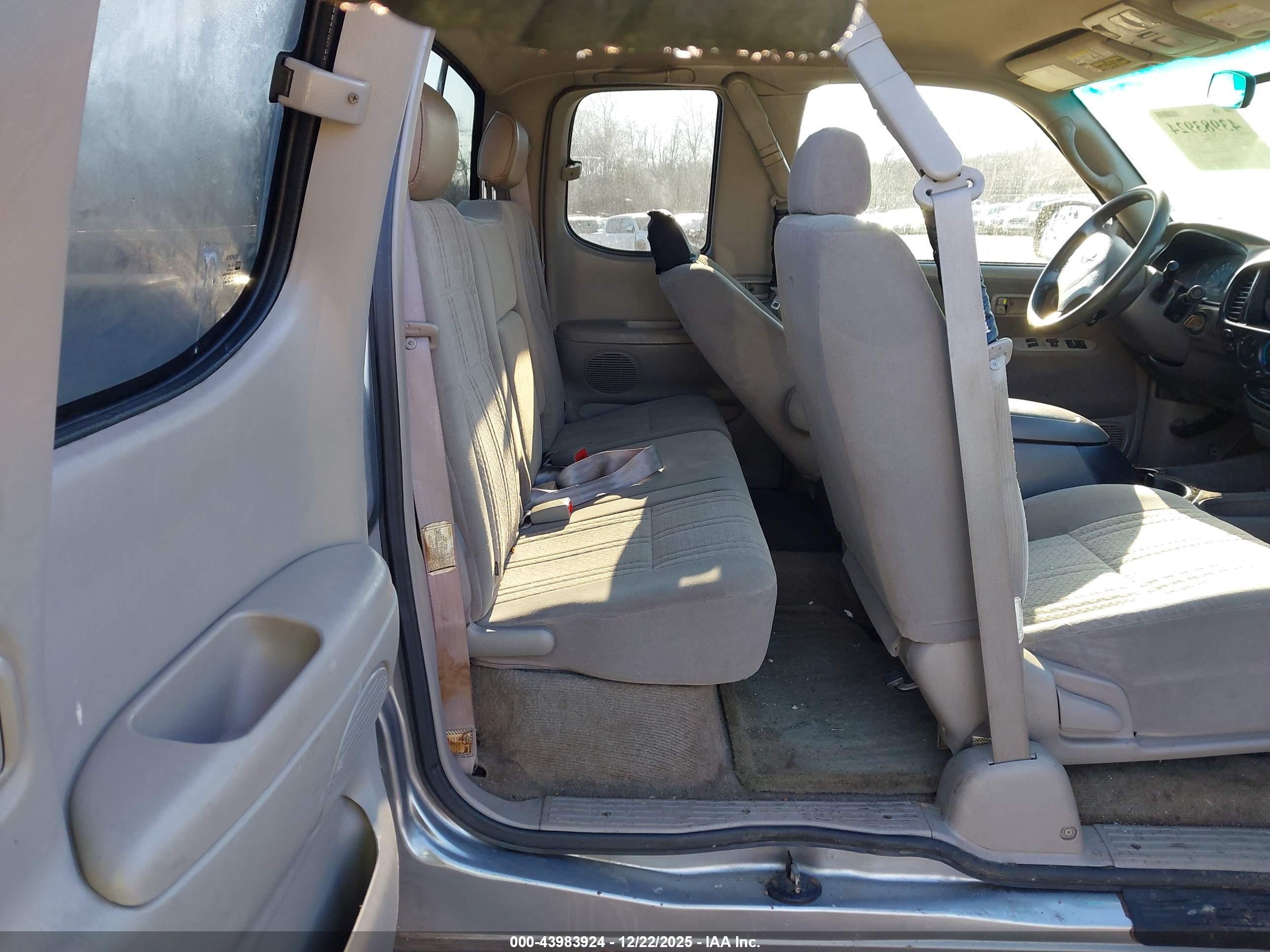 TOYOTA TUNDRA image 8