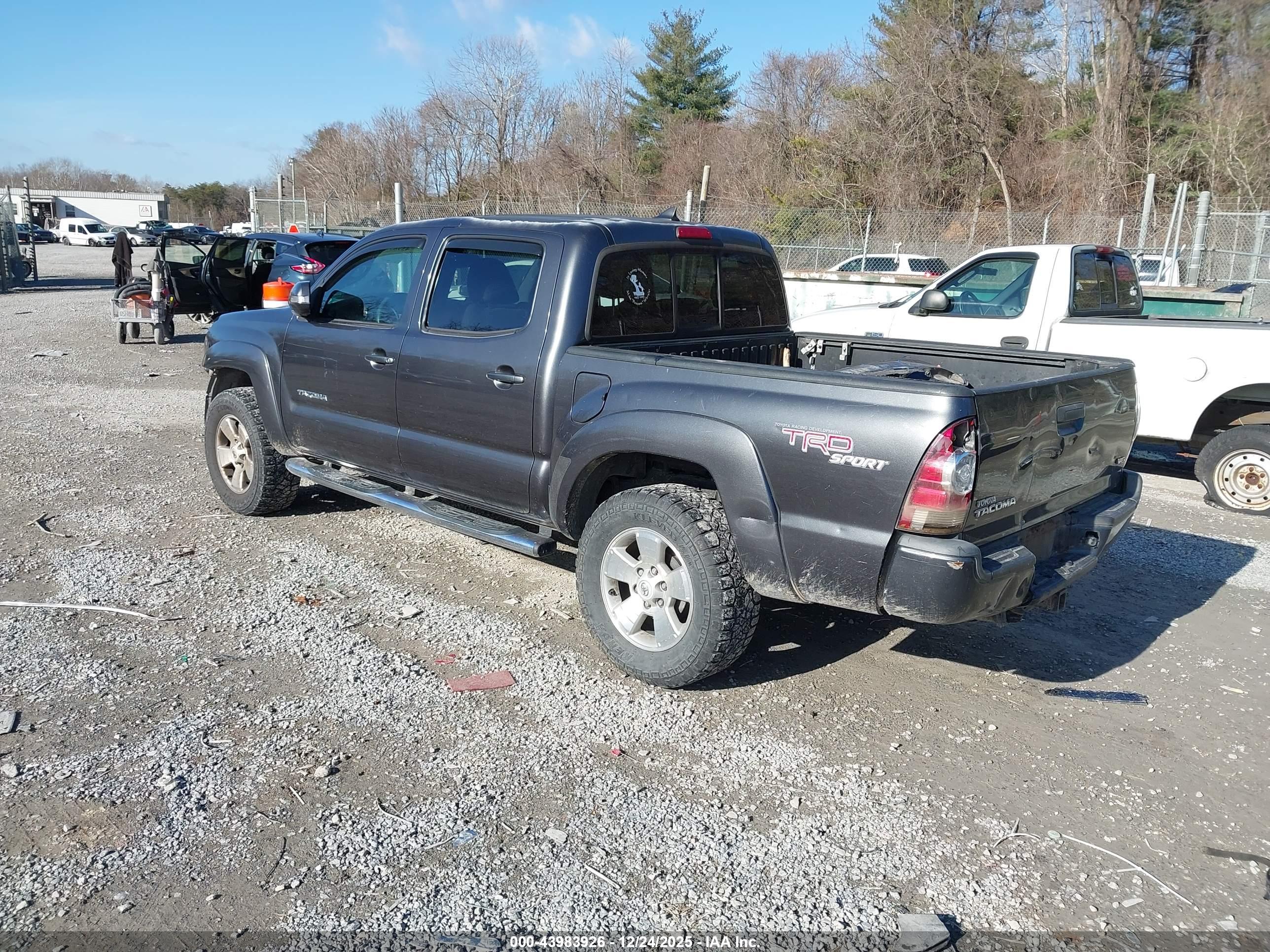 TOYOTA TACOMA image 3