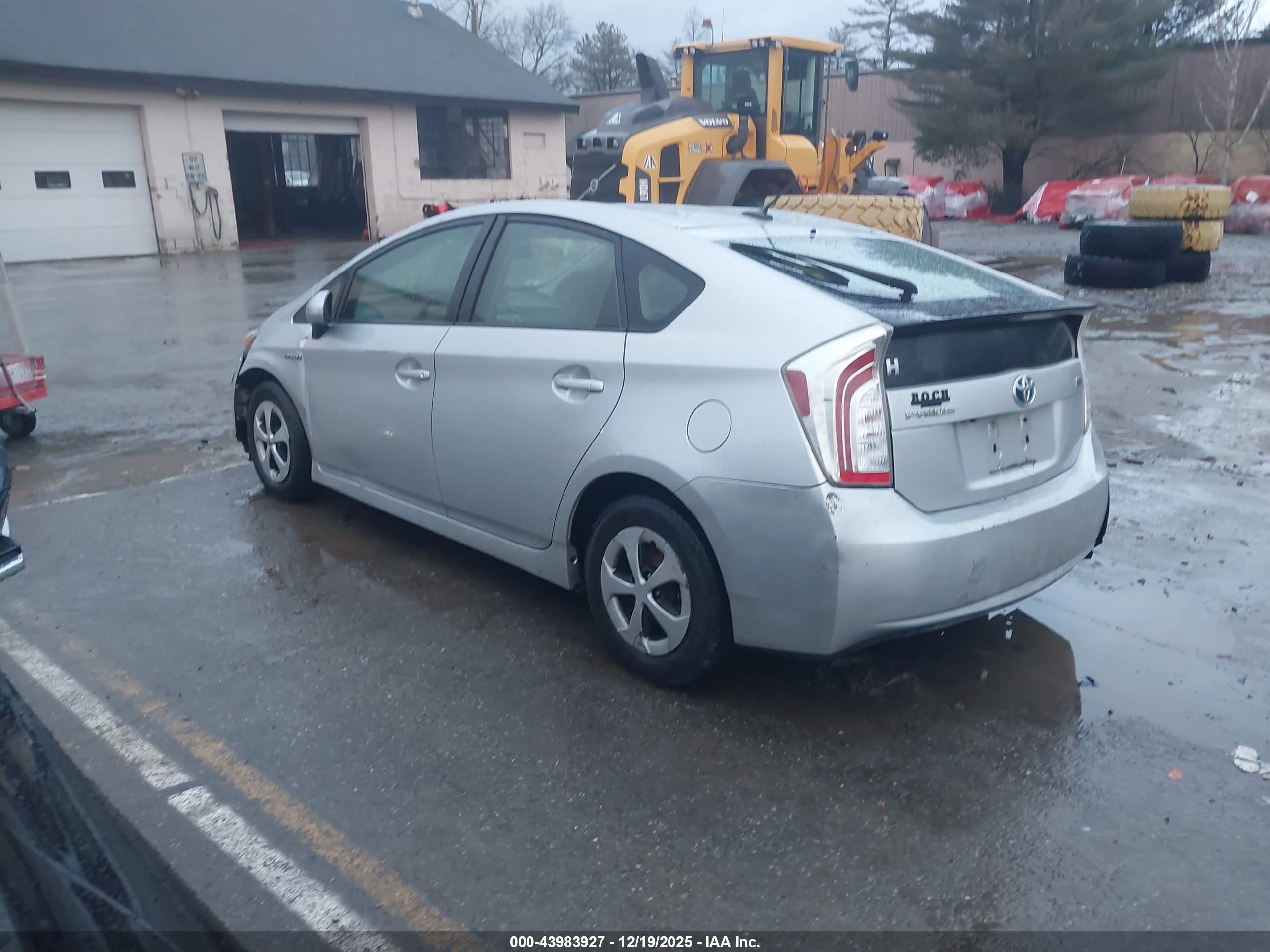 TOYOTA PRIUS image 3