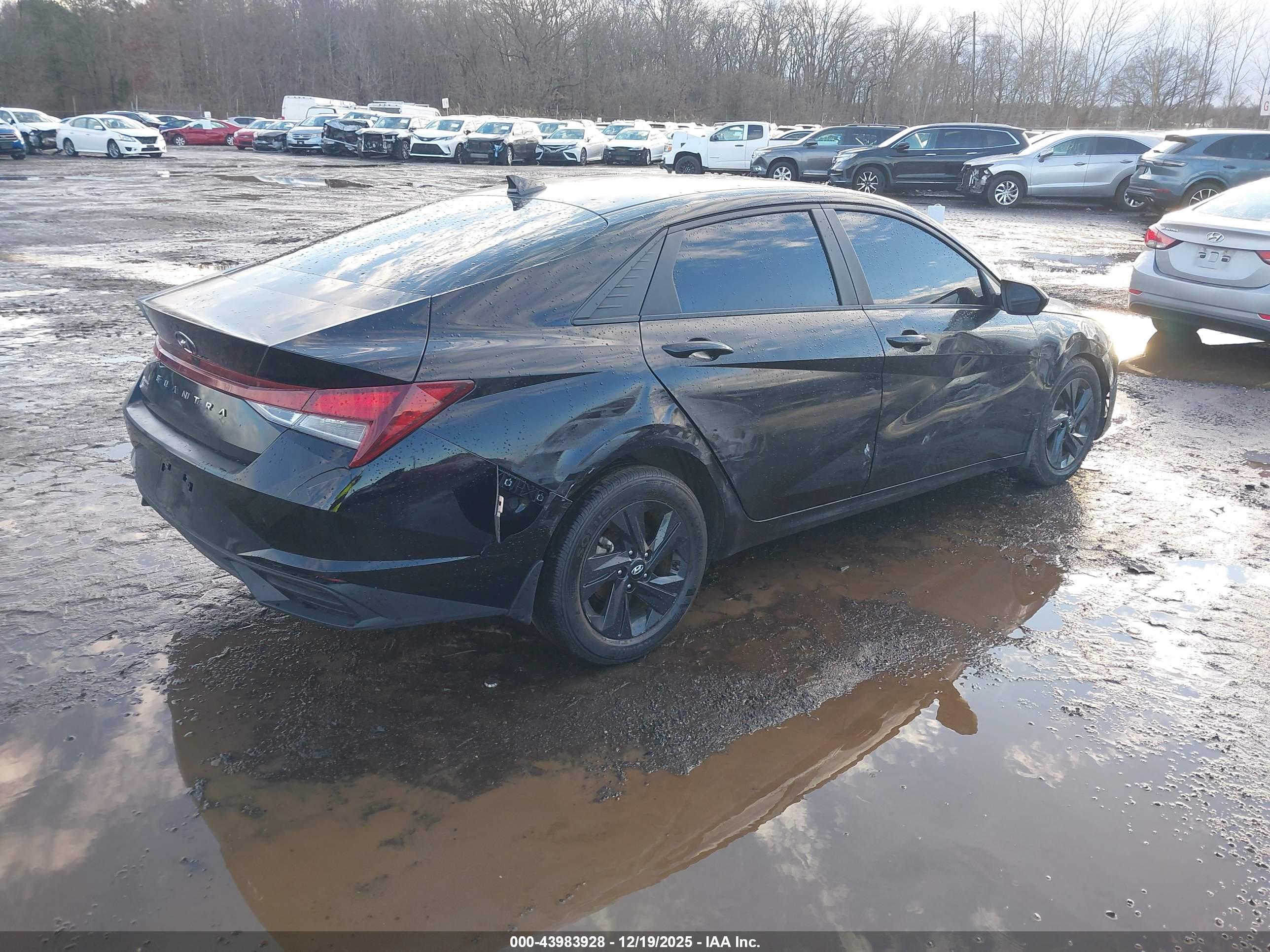 HYUNDAI ELANTRA image 4