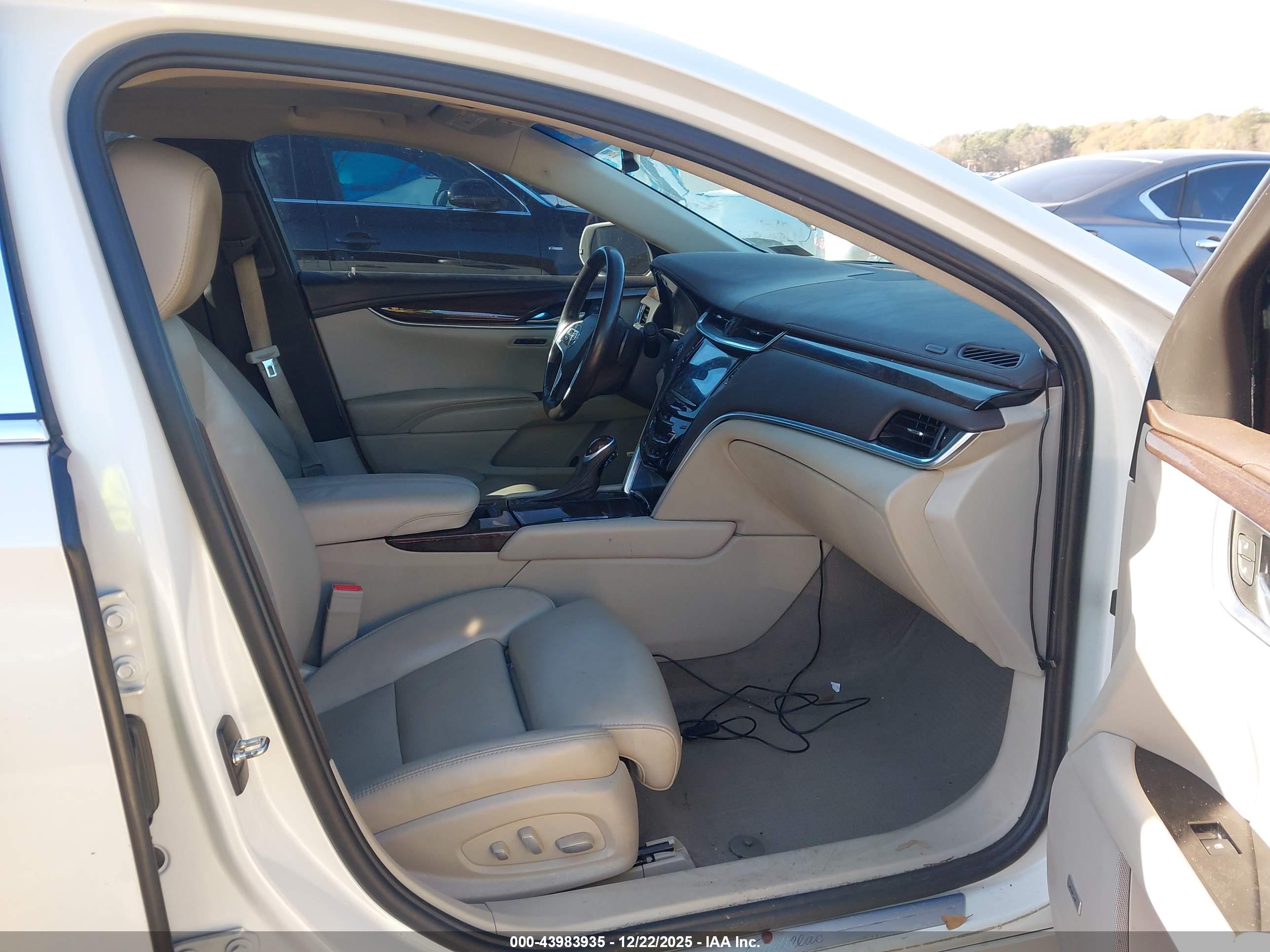 CADILLAC XTS image 5