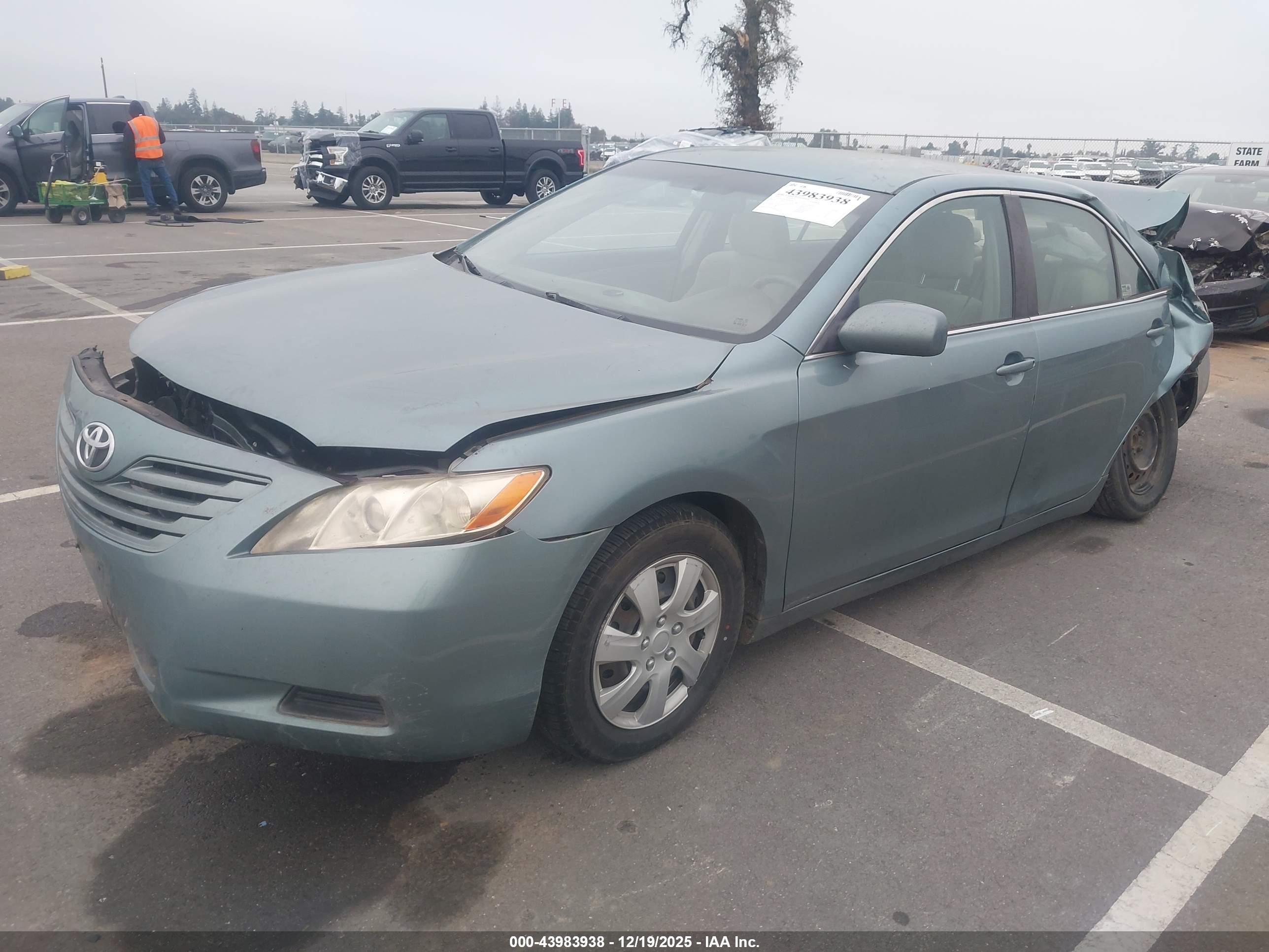 TOYOTA CAMRY image 2