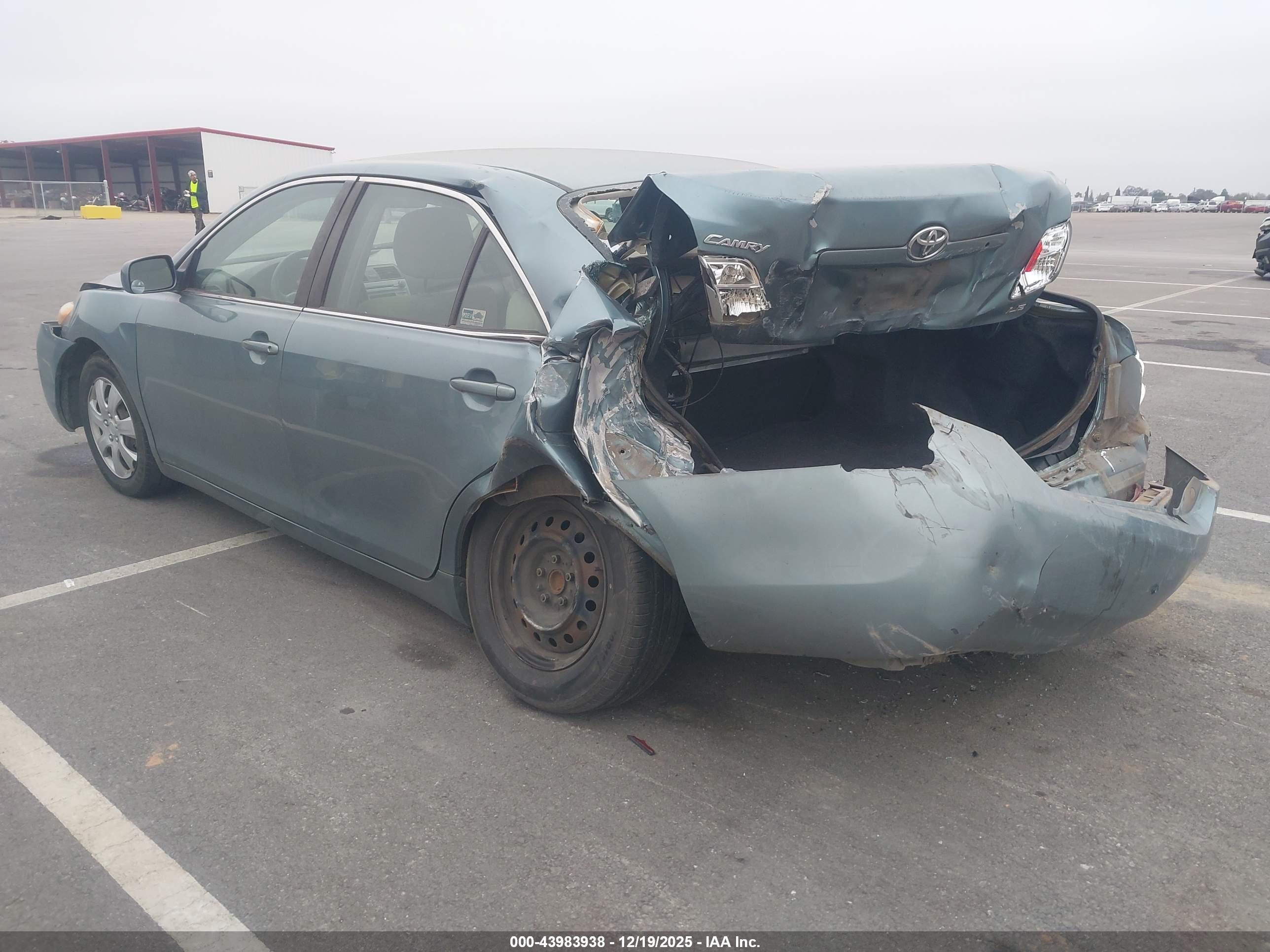 TOYOTA CAMRY image 3