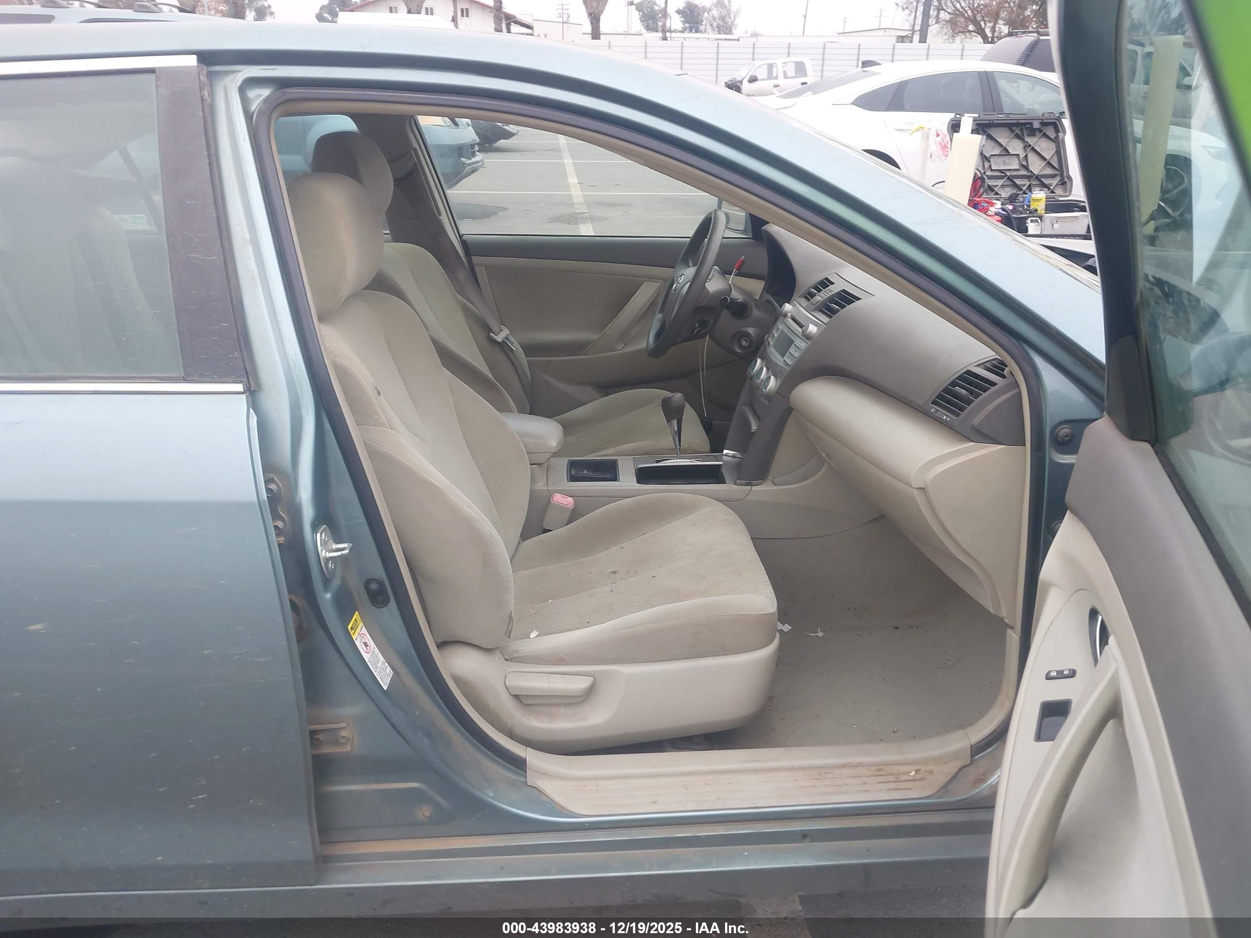 TOYOTA CAMRY image 5