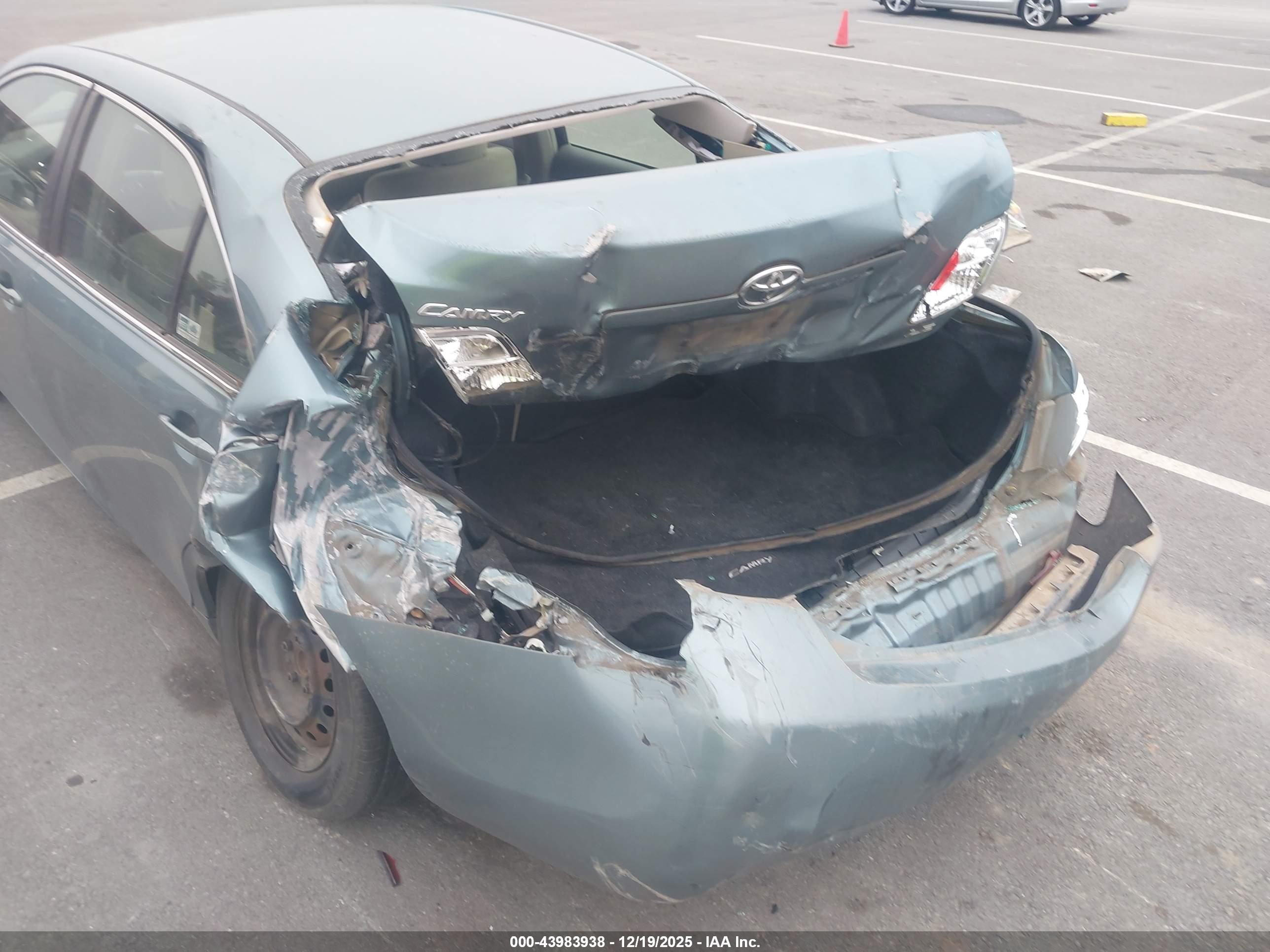 TOYOTA CAMRY image 6