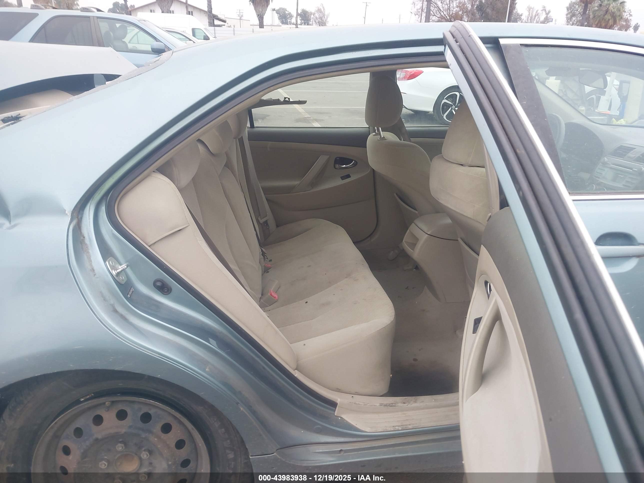TOYOTA CAMRY image 8