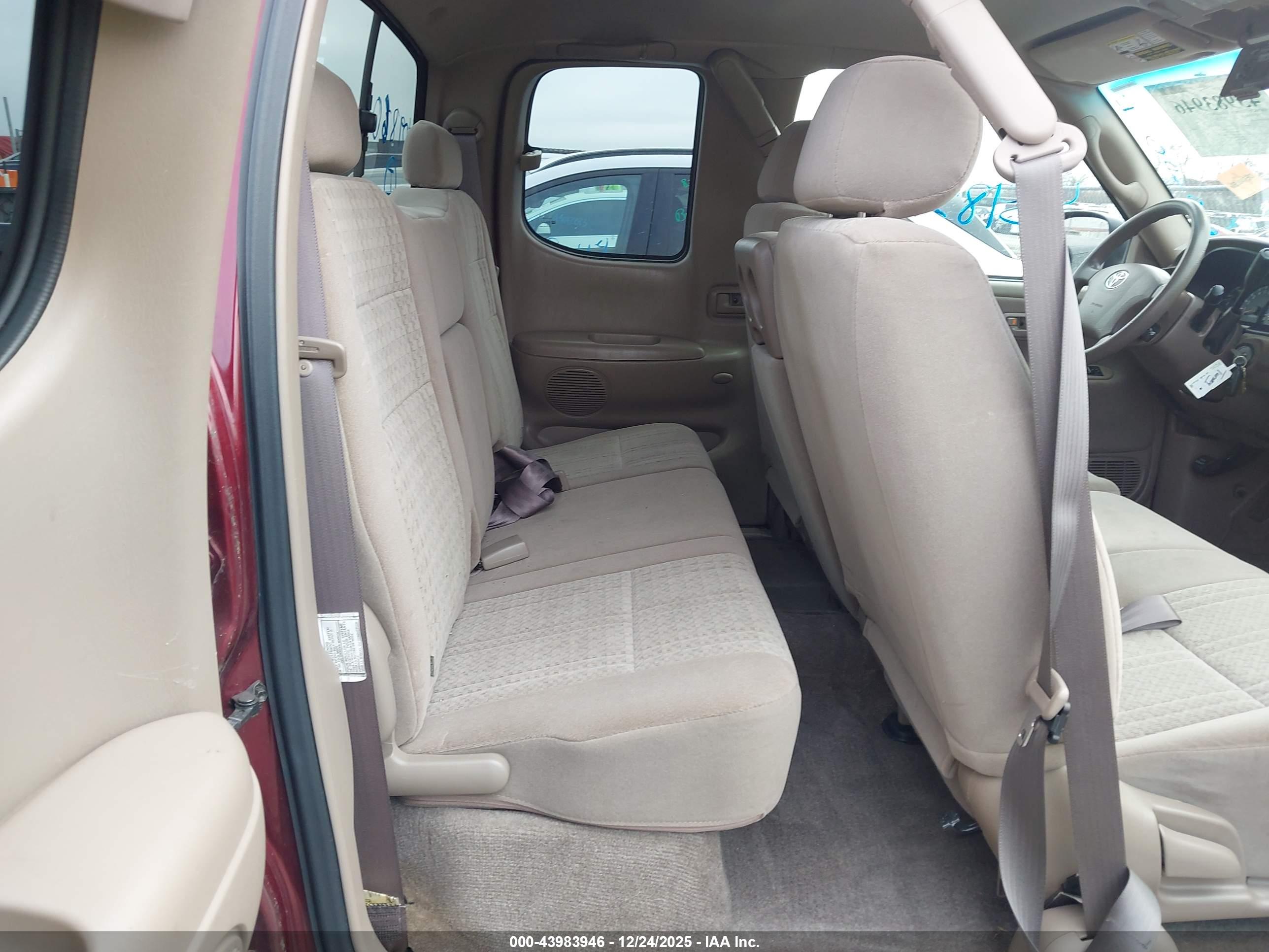 TOYOTA TUNDRA image 8