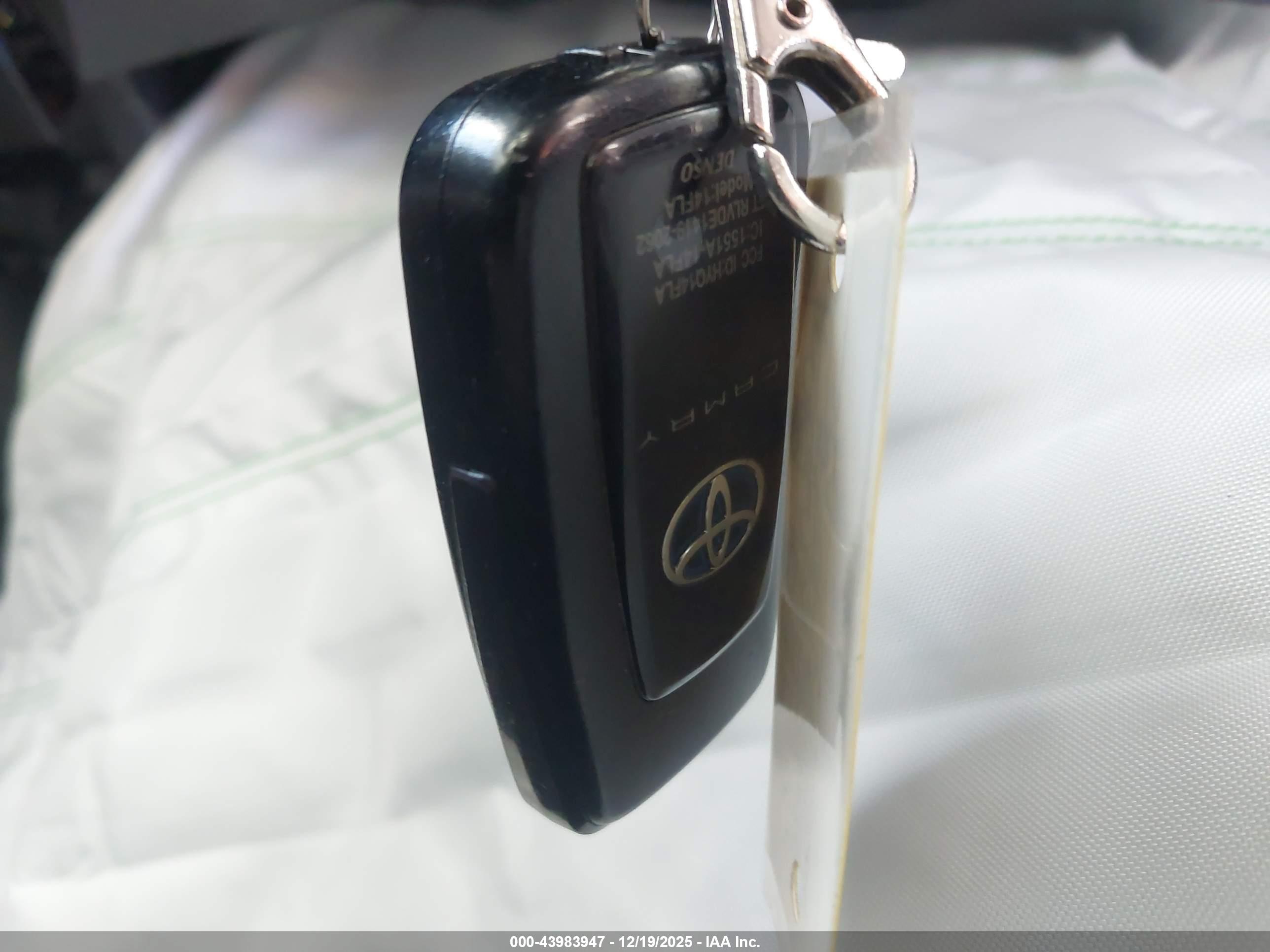 TOYOTA CAMRY image 11