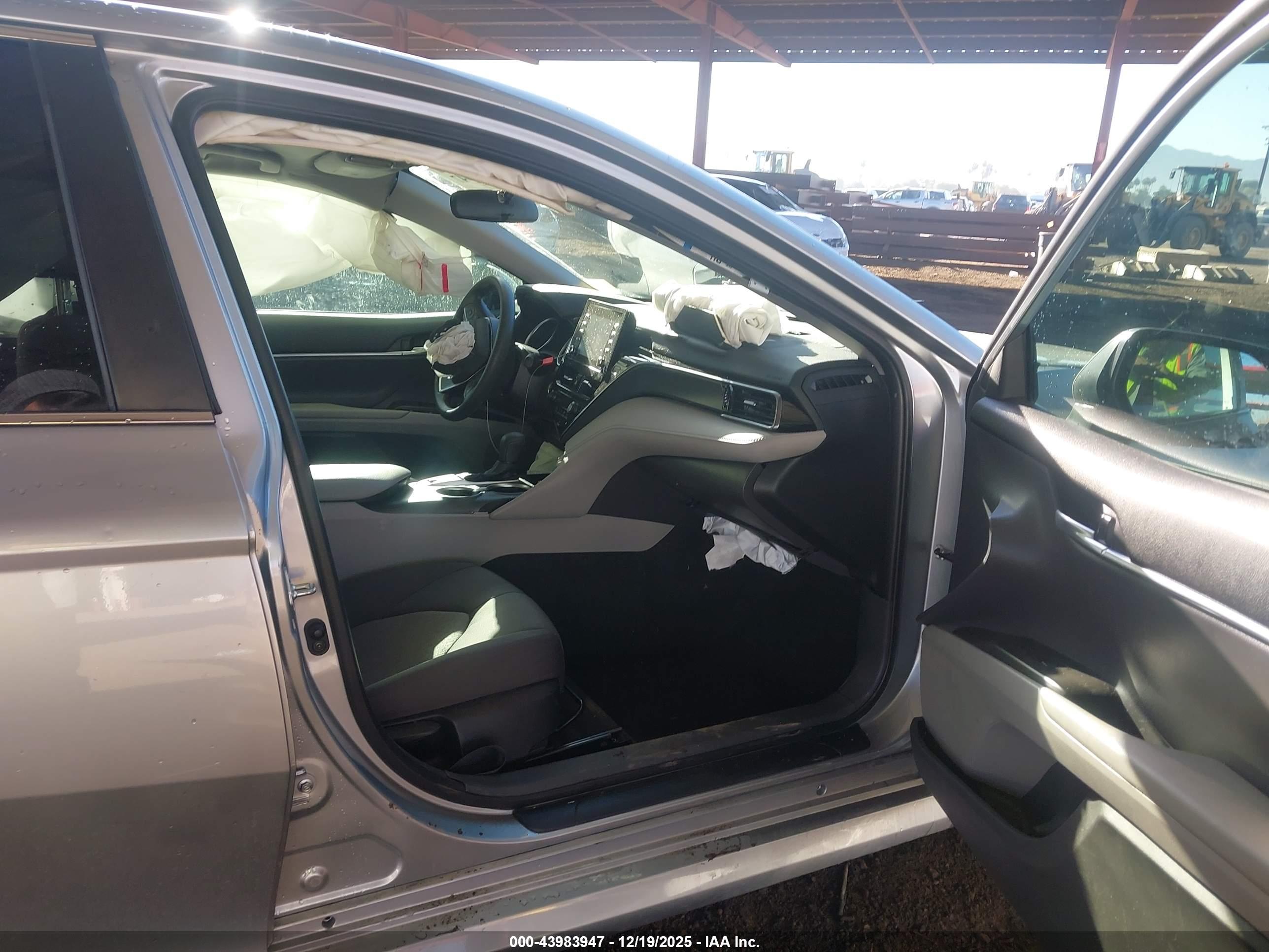 TOYOTA CAMRY image 5