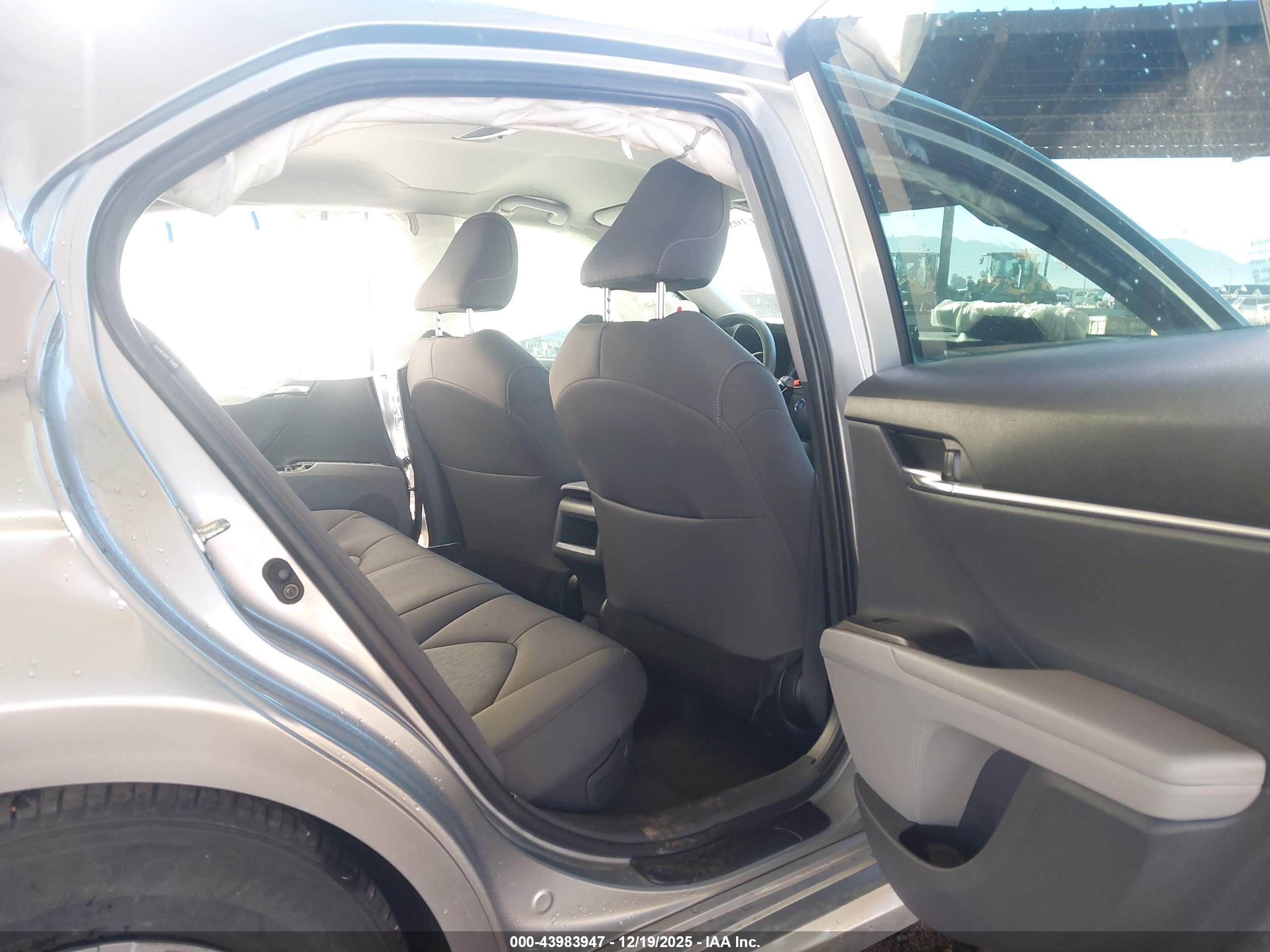 TOYOTA CAMRY image 8