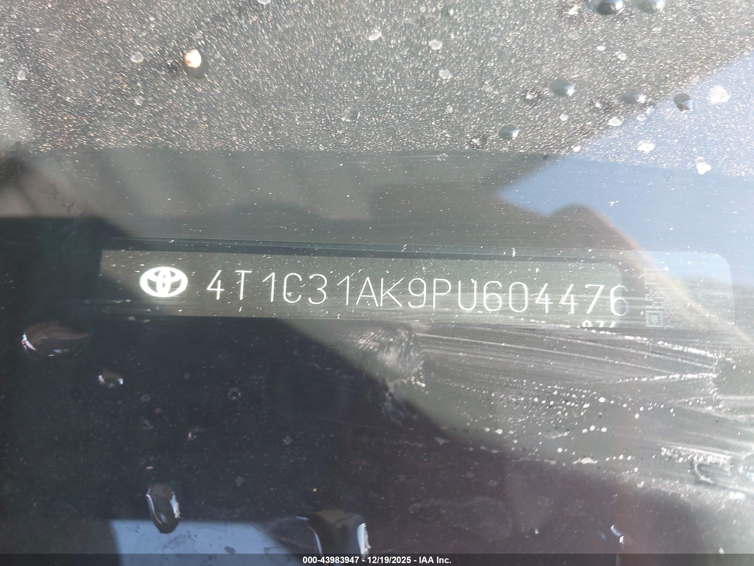 TOYOTA CAMRY image 9
