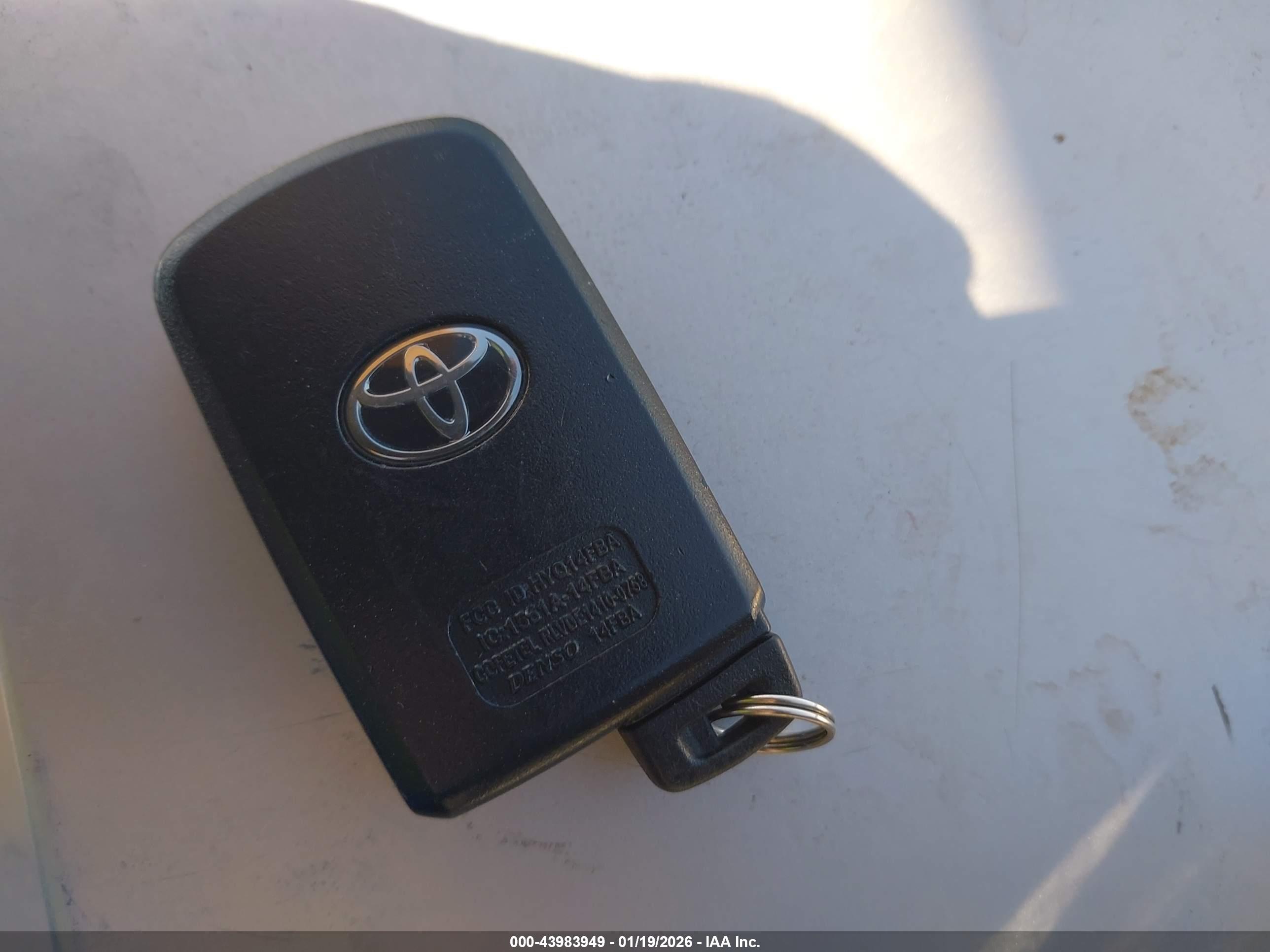 TOYOTA AVALON image 11