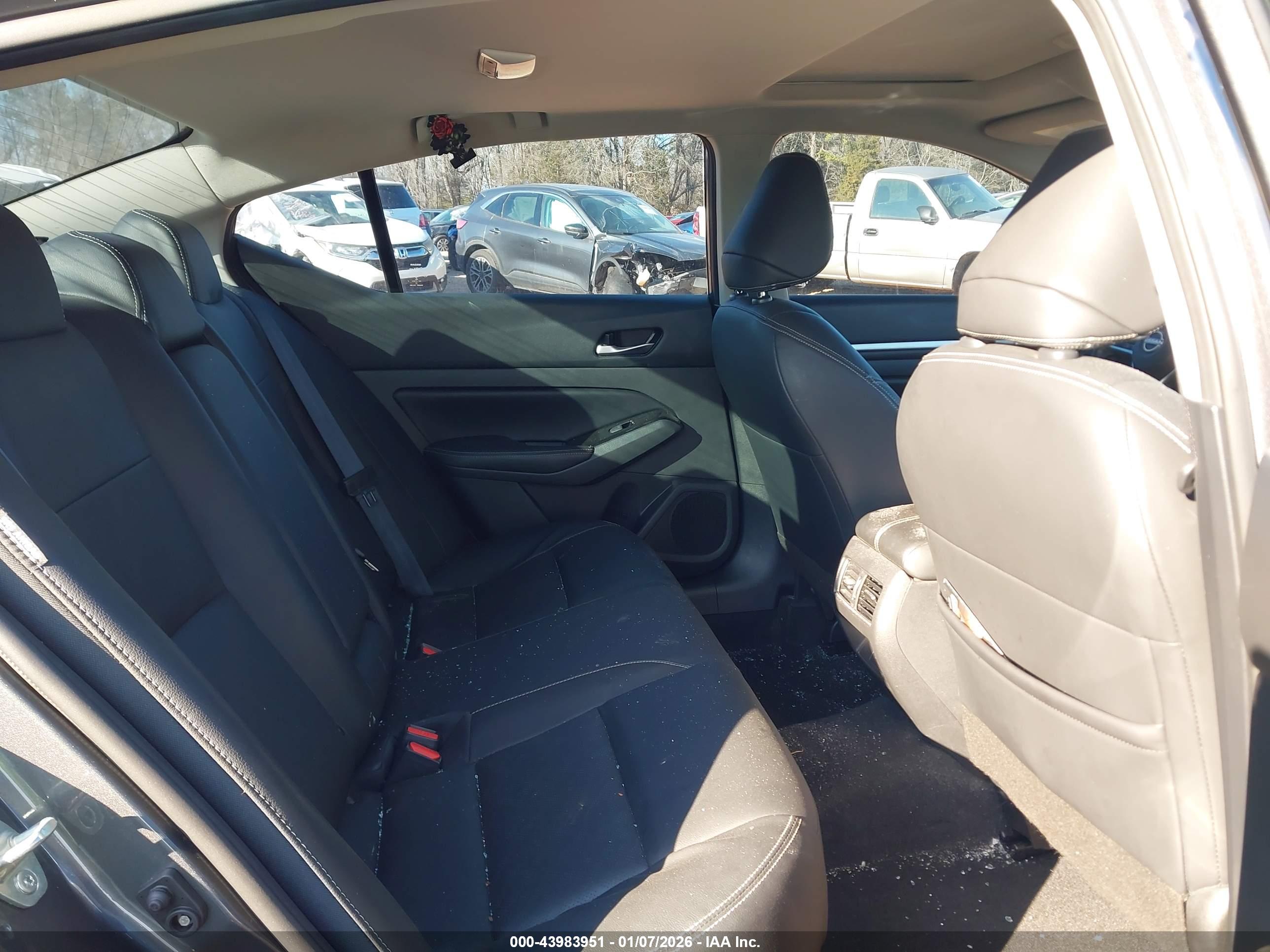 NISSAN ALTIMA image 8