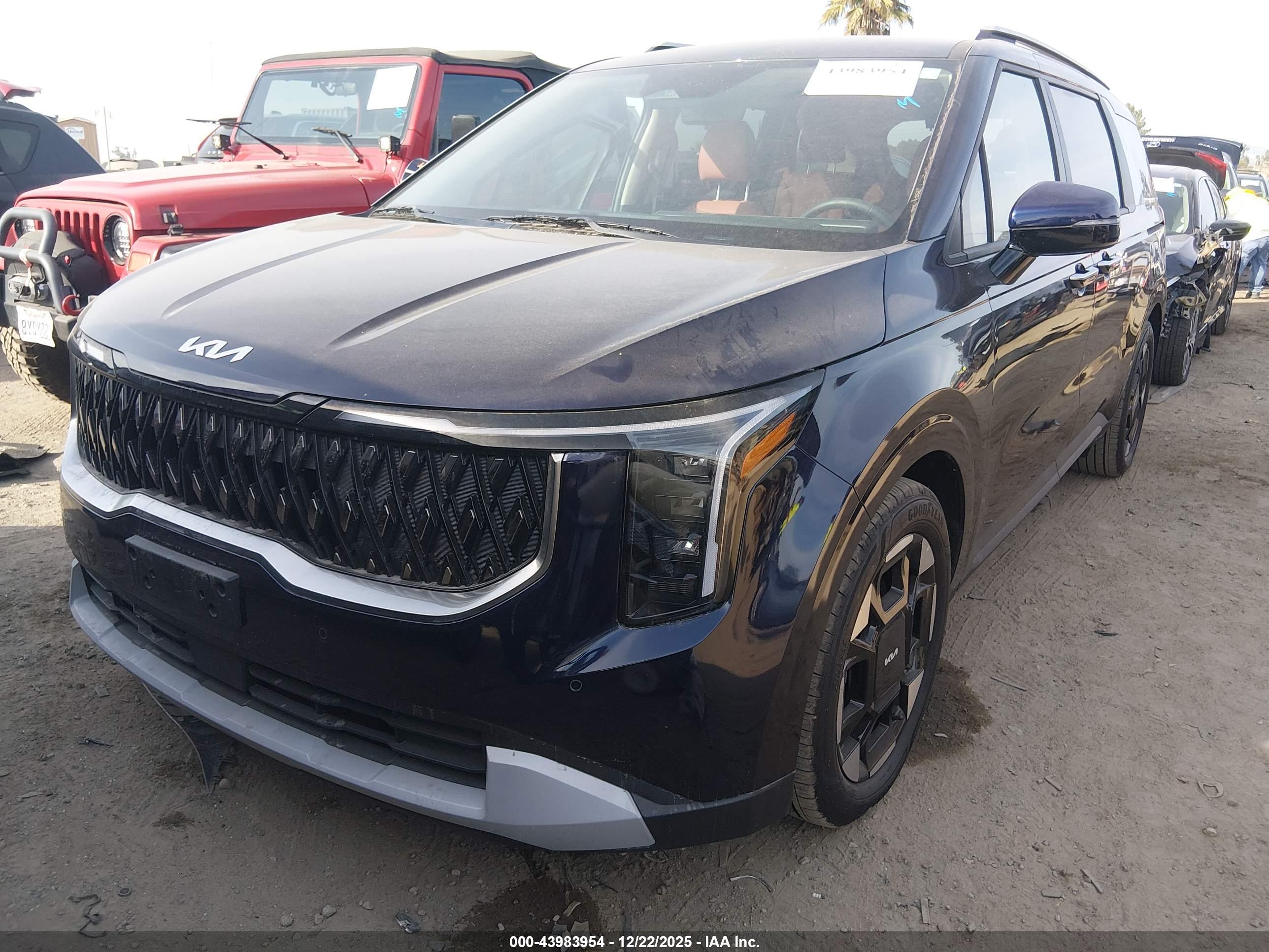 KIA CARNIVAL image 2