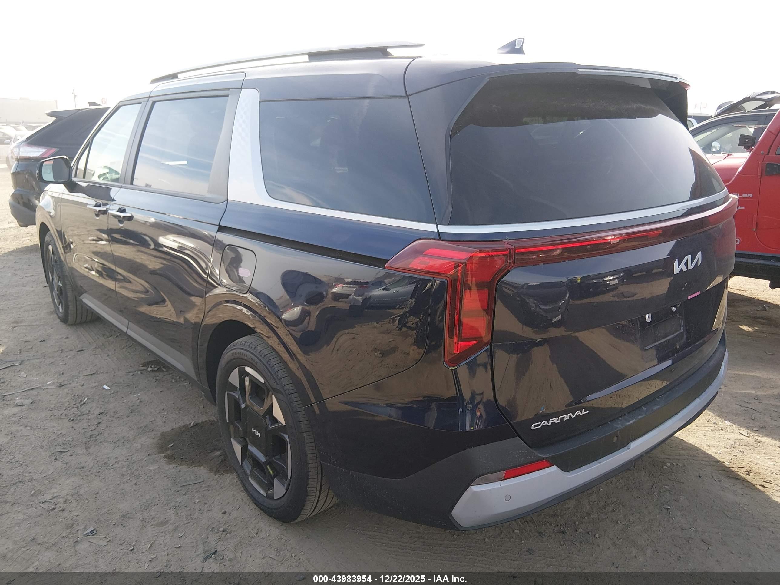 KIA CARNIVAL image 3