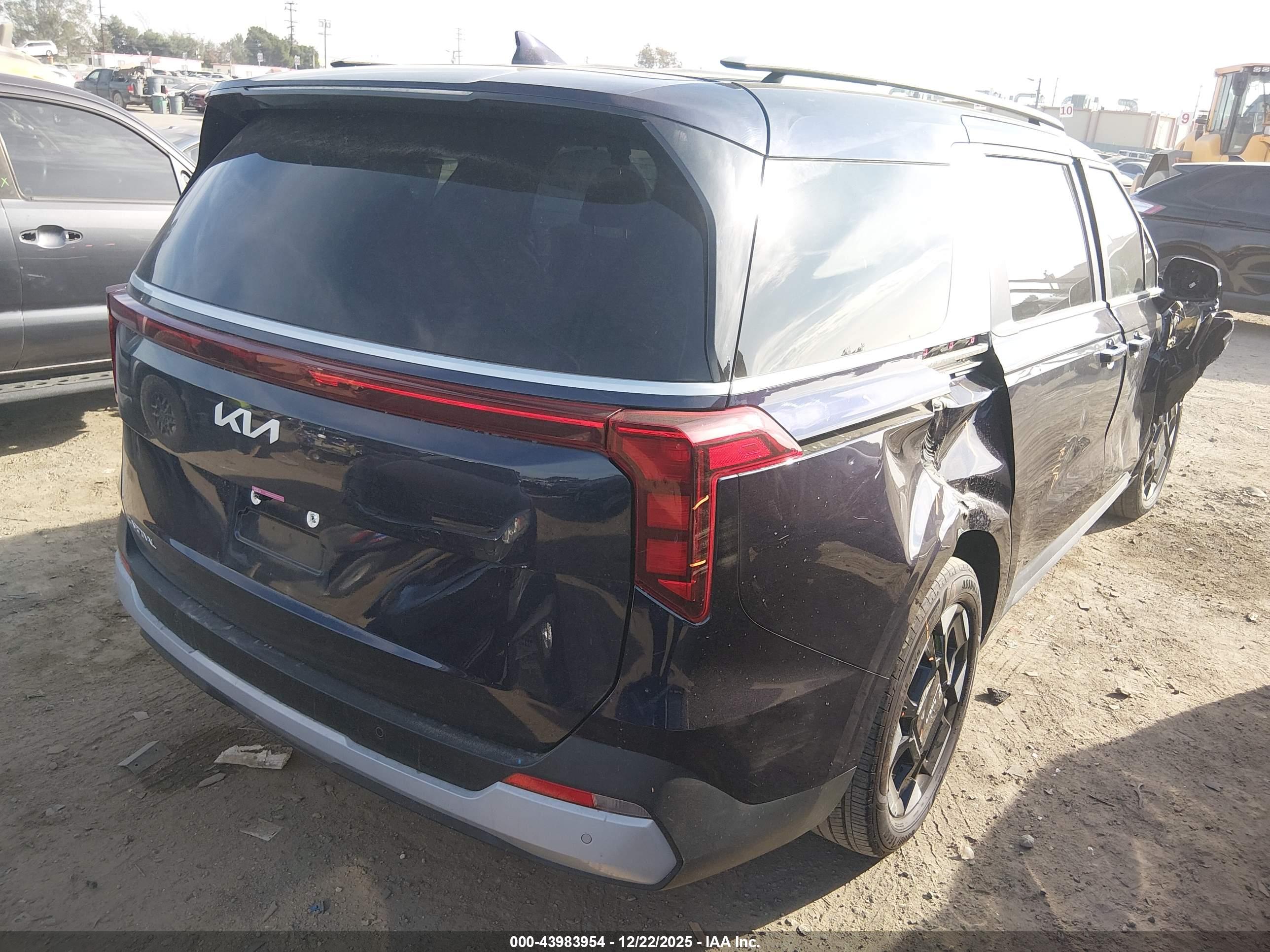 KIA CARNIVAL image 4