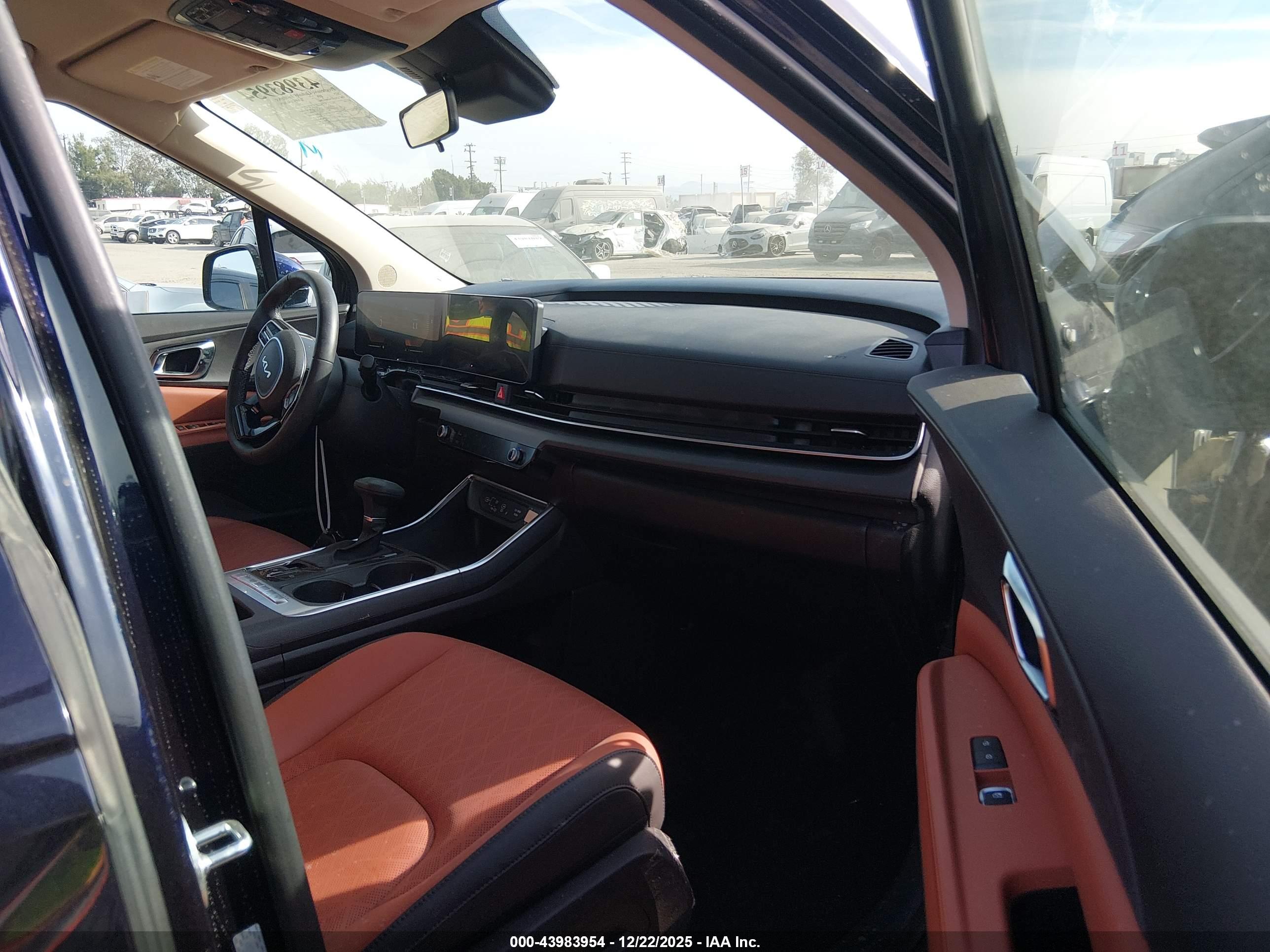 KIA CARNIVAL image 5