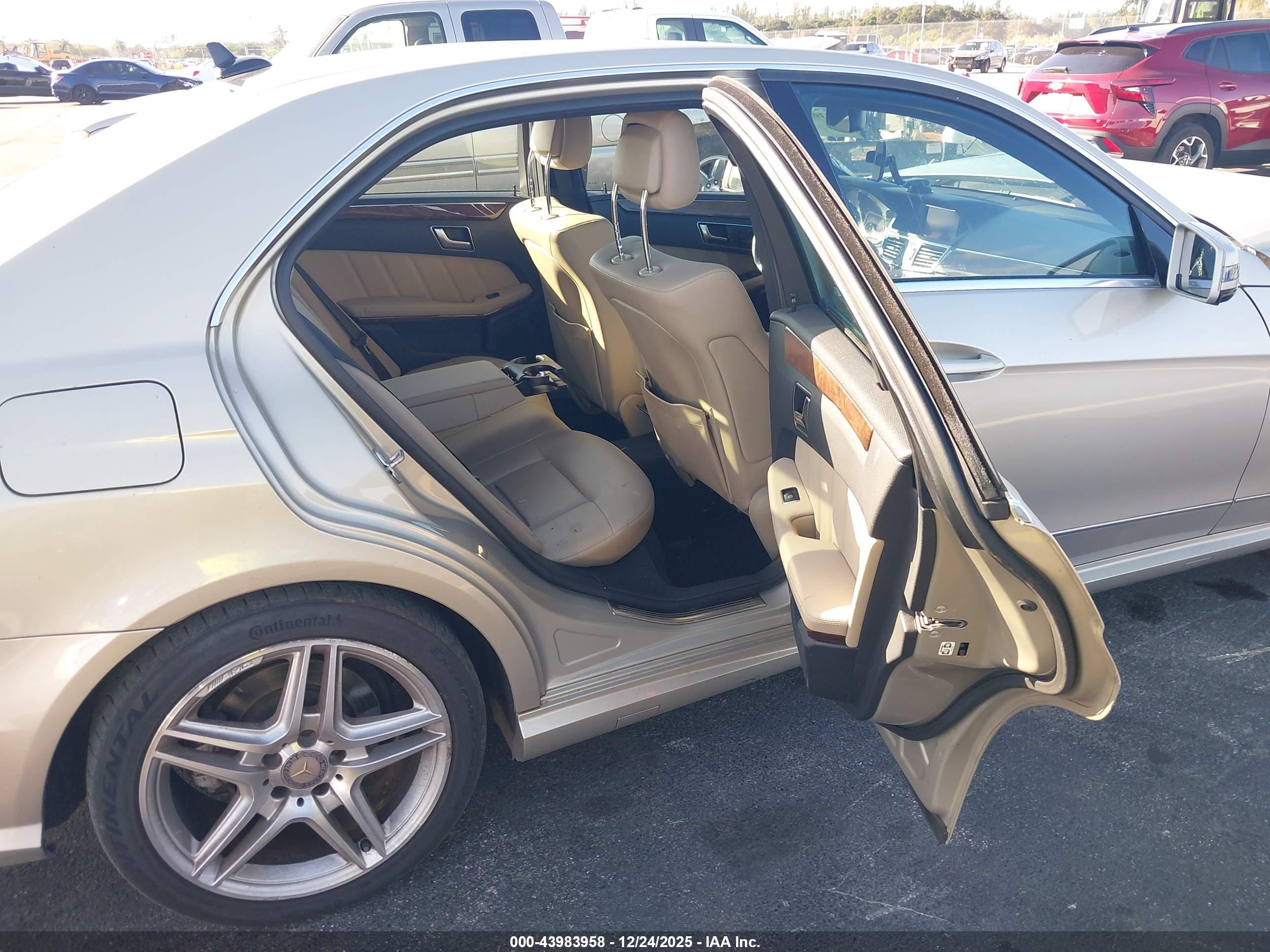 MERCEDES-BENZ E image 8