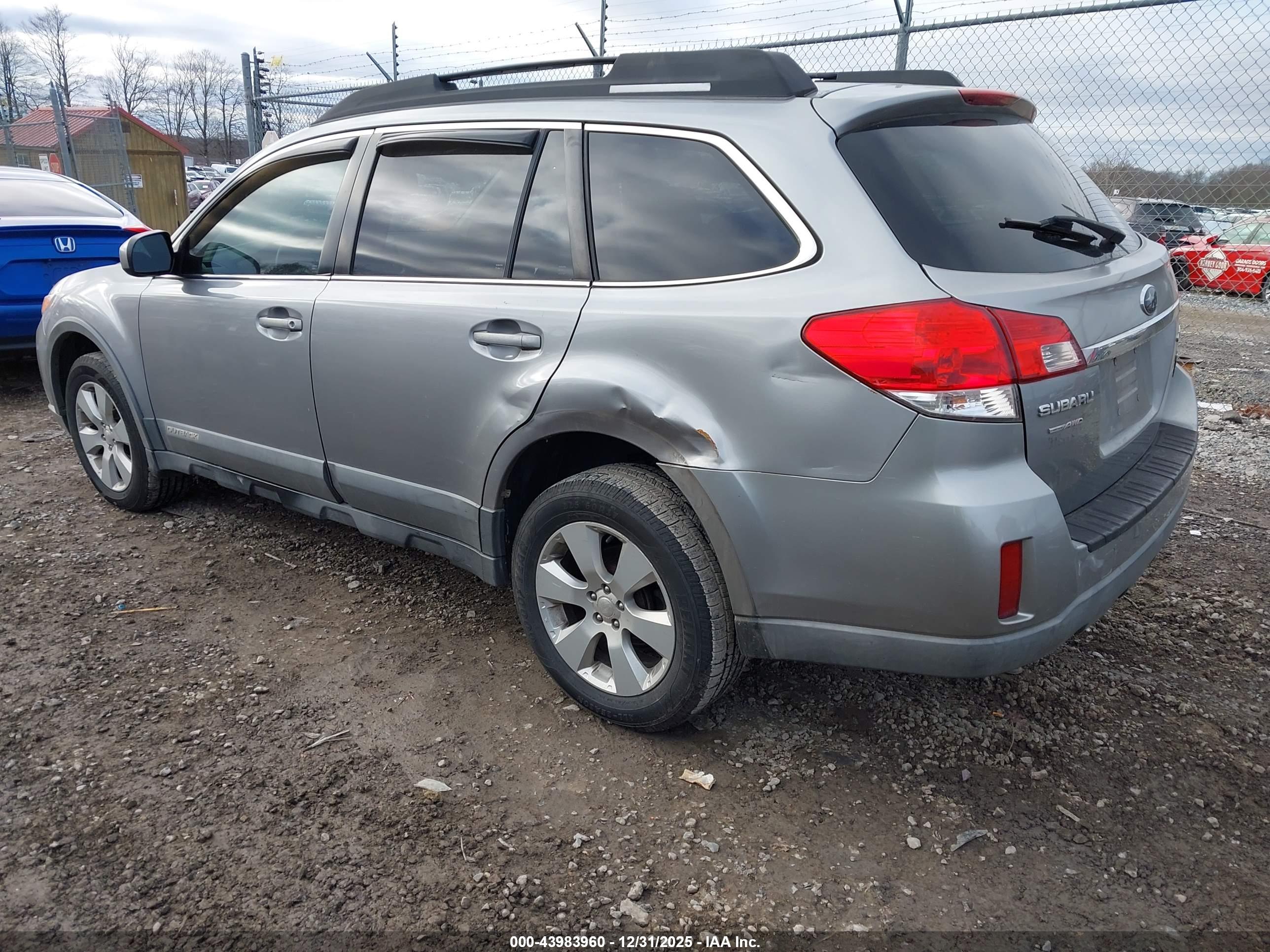SUBARU OUTBACK image 3