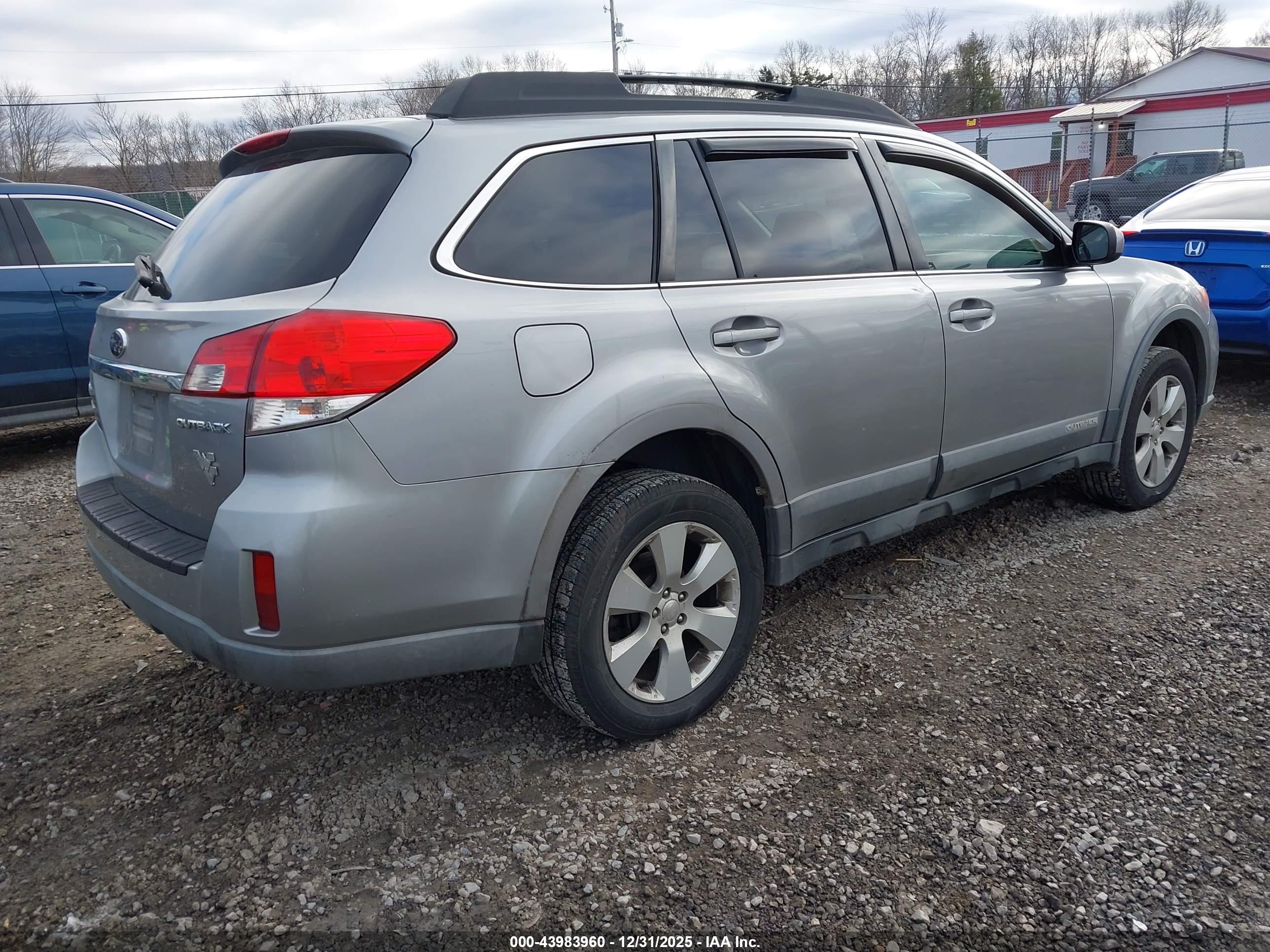 SUBARU OUTBACK image 4