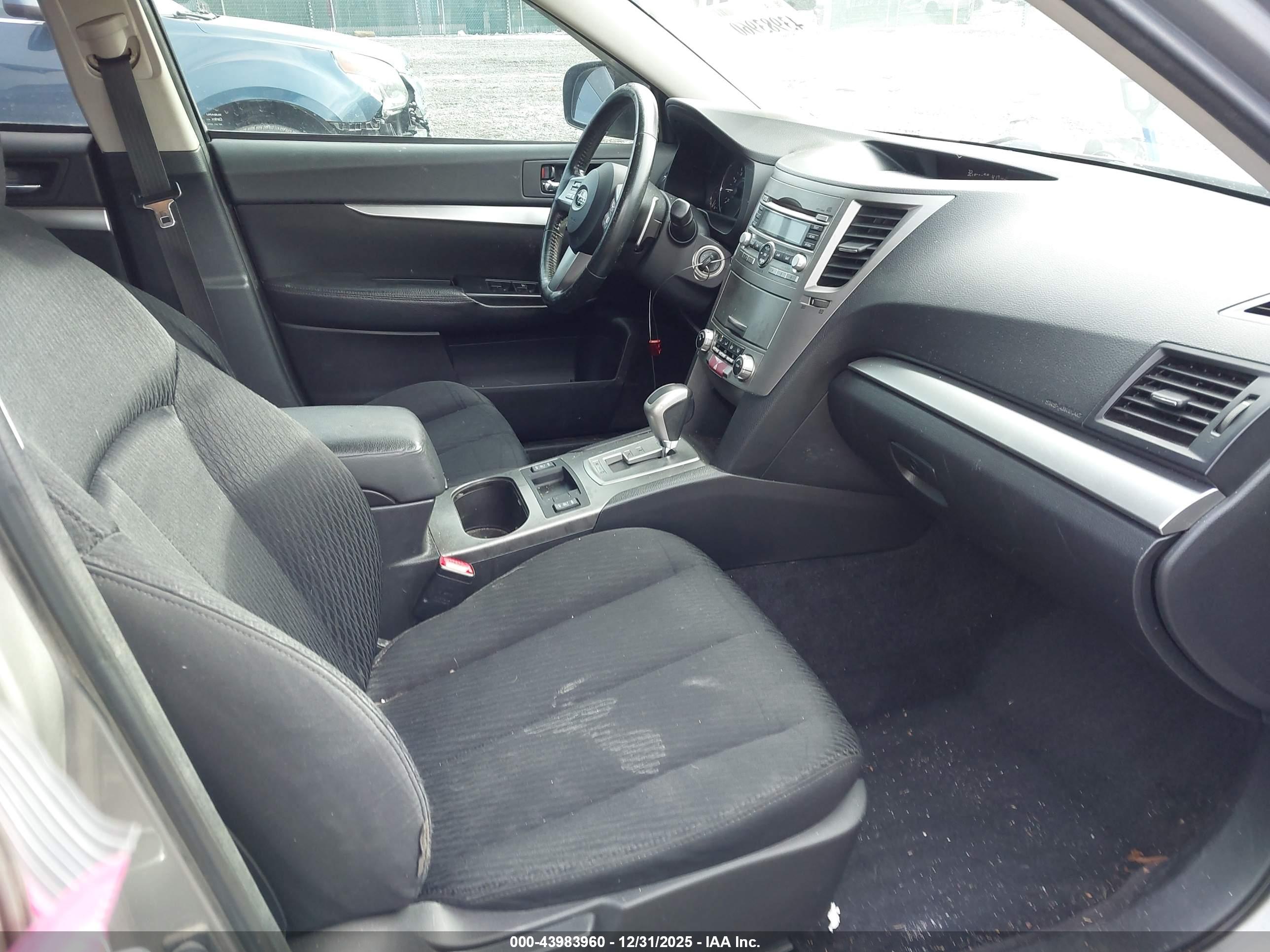 SUBARU OUTBACK image 5