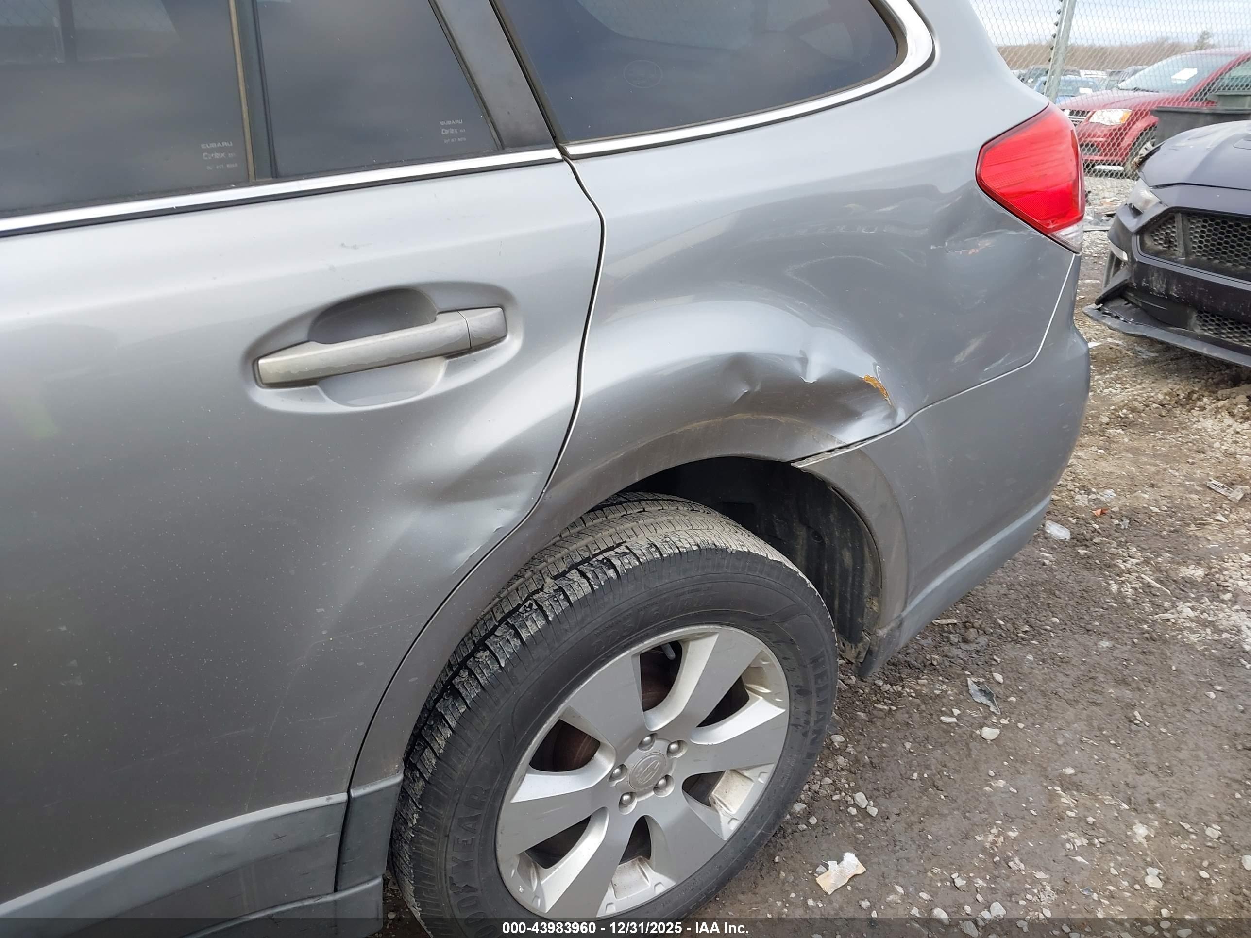 SUBARU OUTBACK image 6