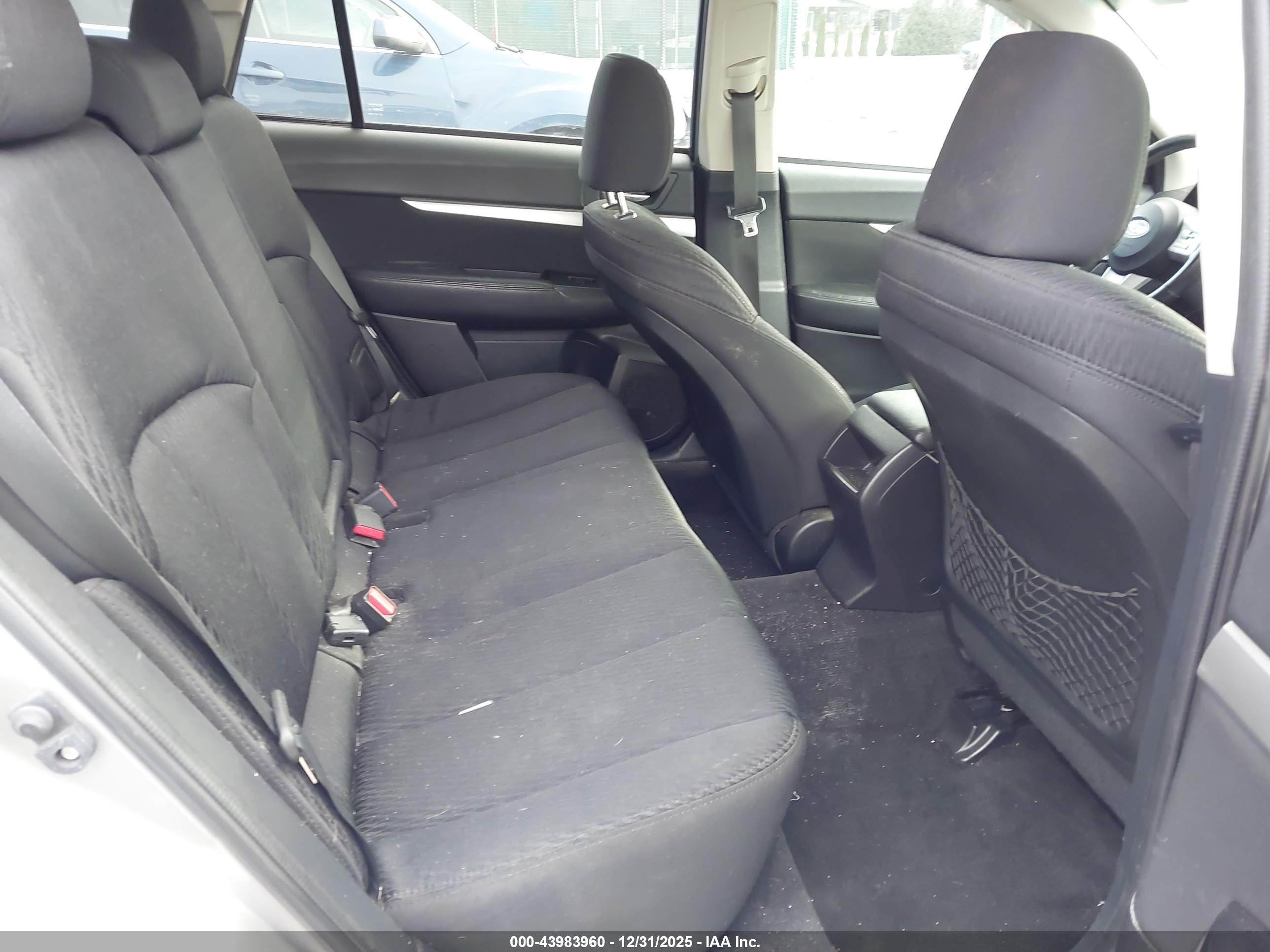 SUBARU OUTBACK image 8
