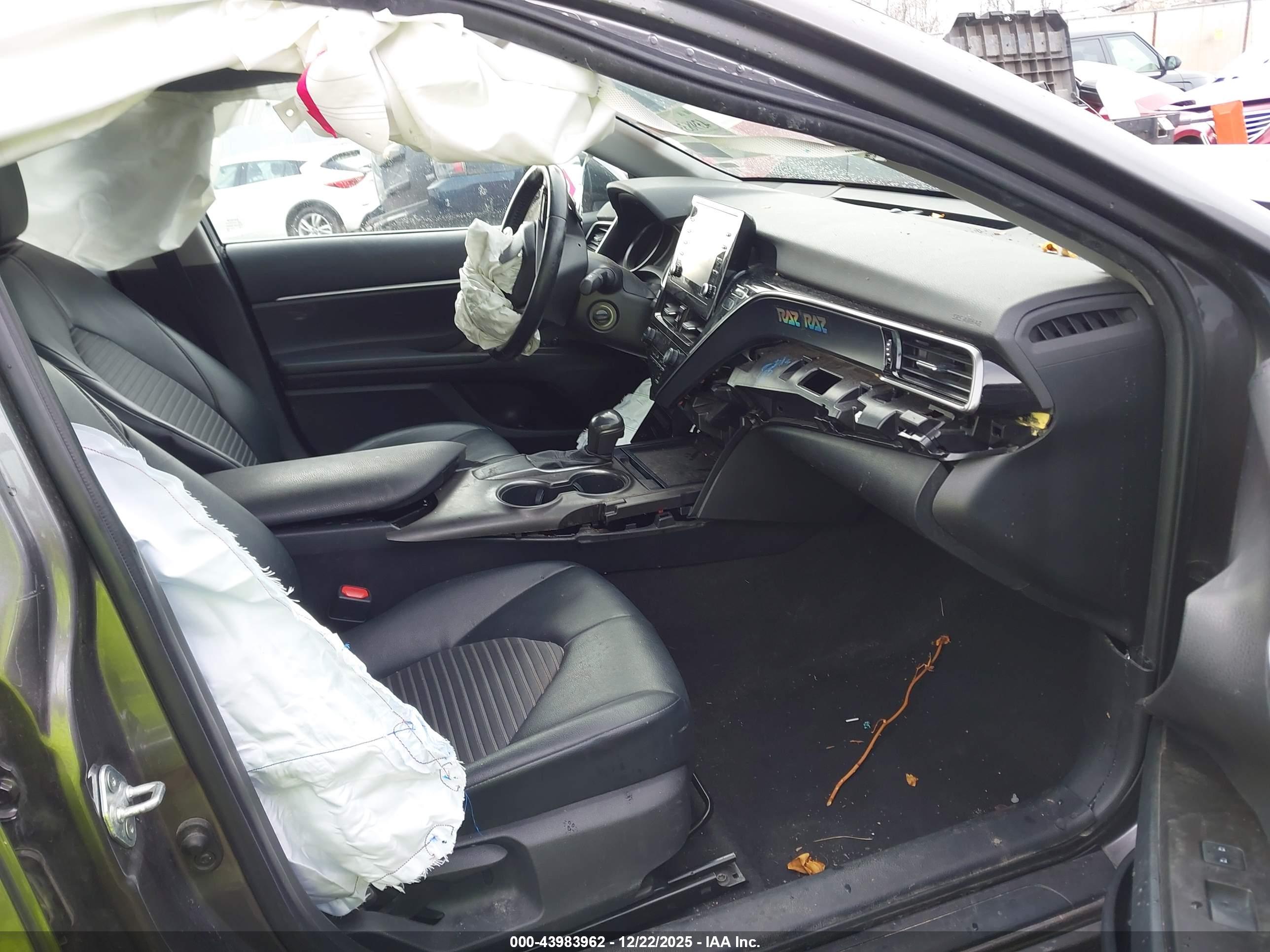 TOYOTA CAMRY image 5