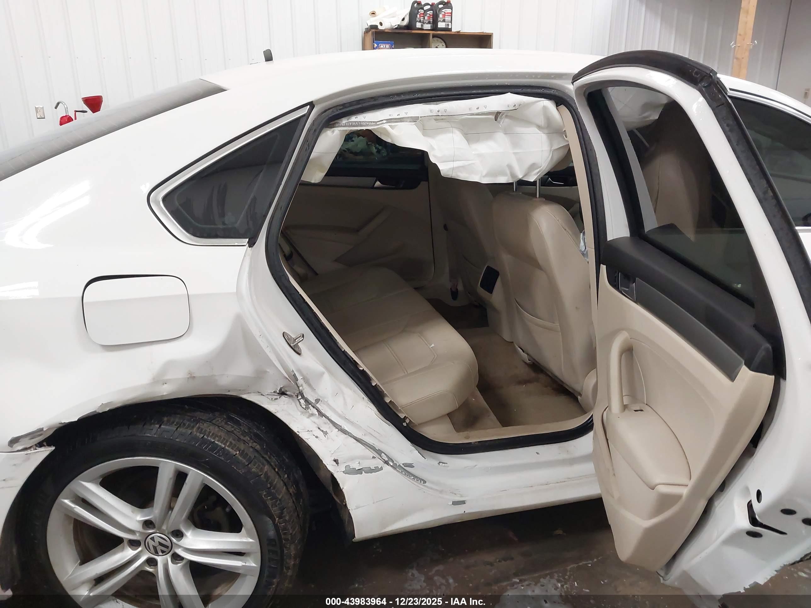 VOLKSWAGEN PASSAT image 8