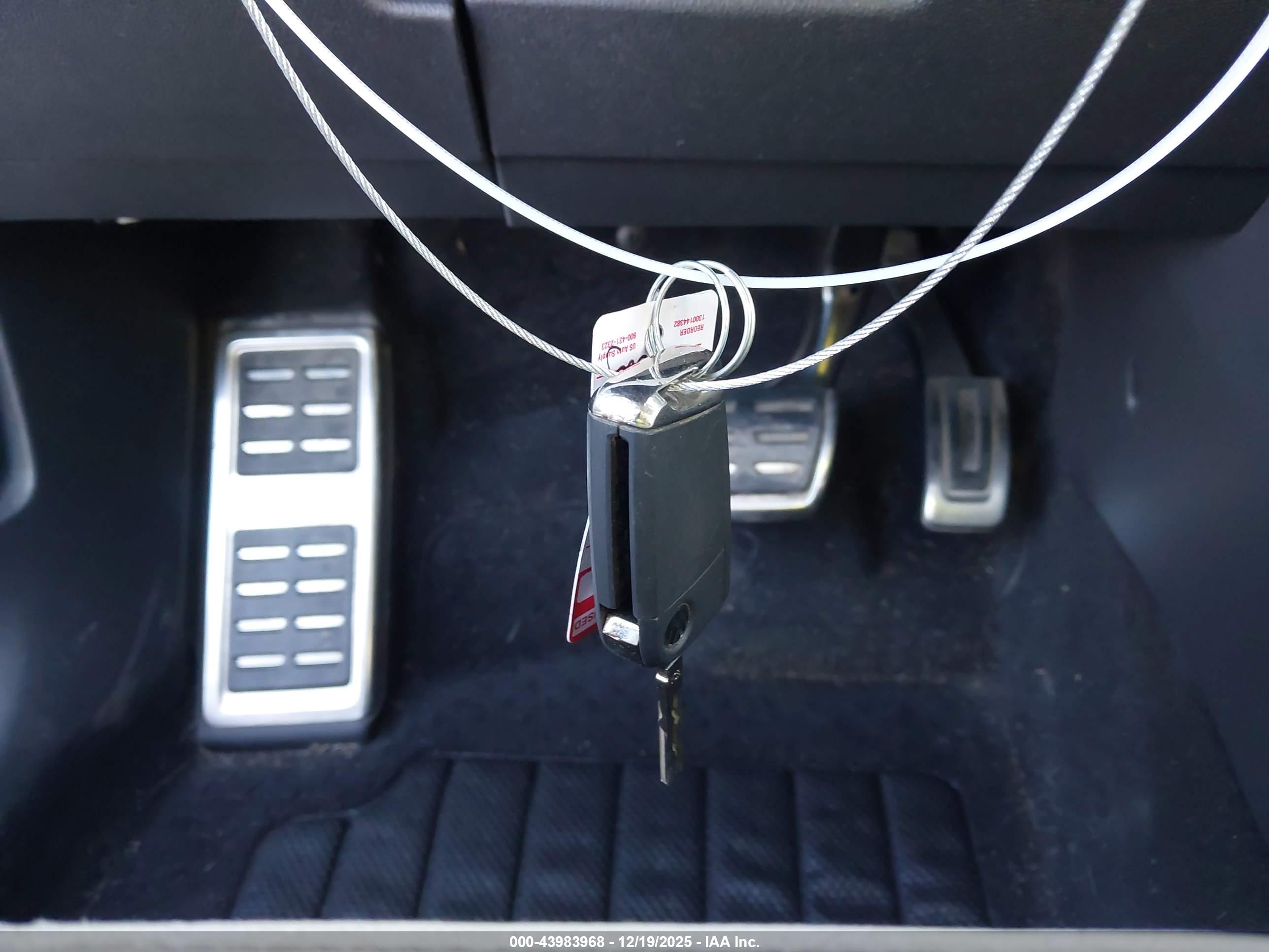 VOLKSWAGEN TIGUAN image 11