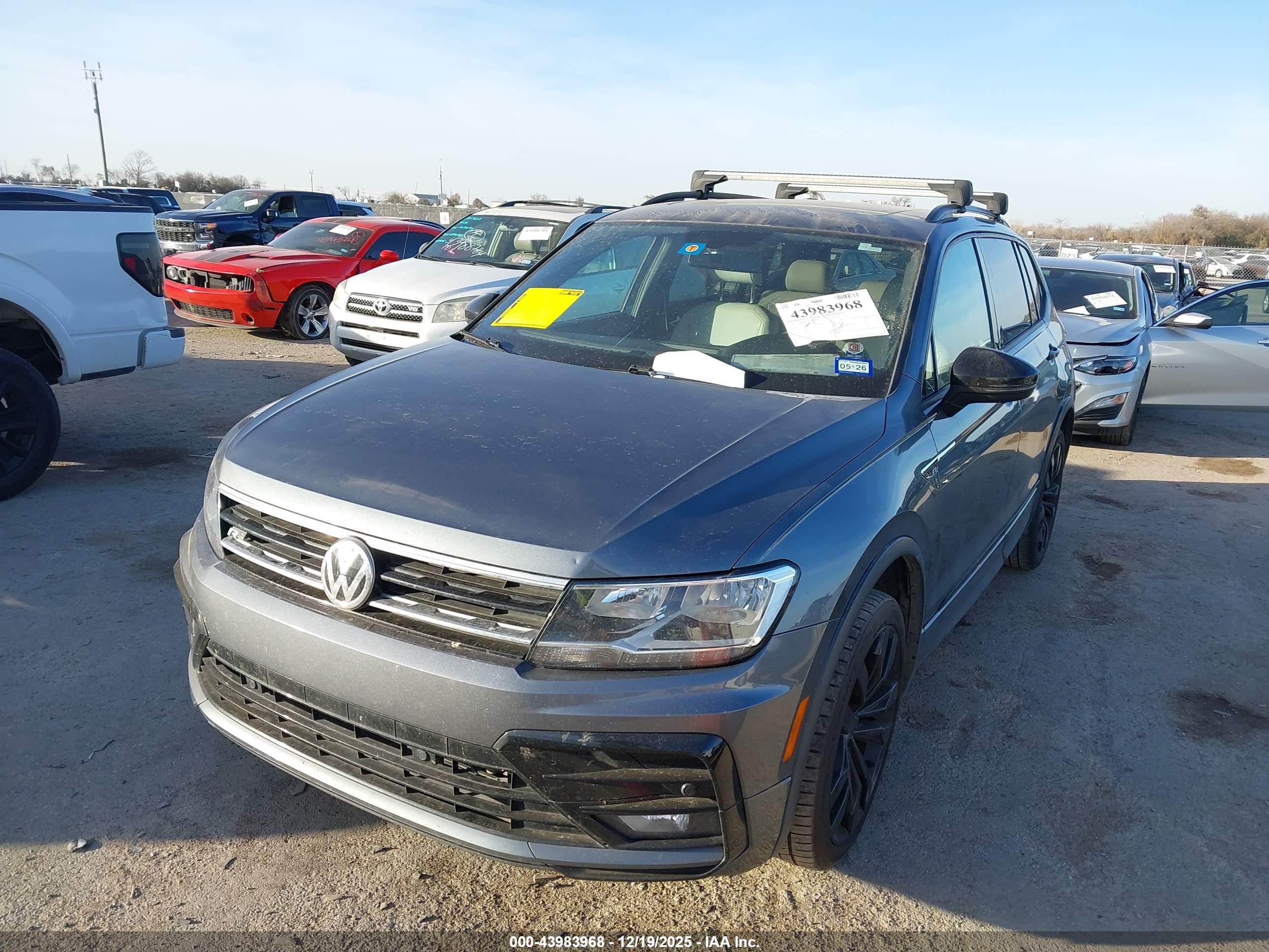 VOLKSWAGEN TIGUAN image 2