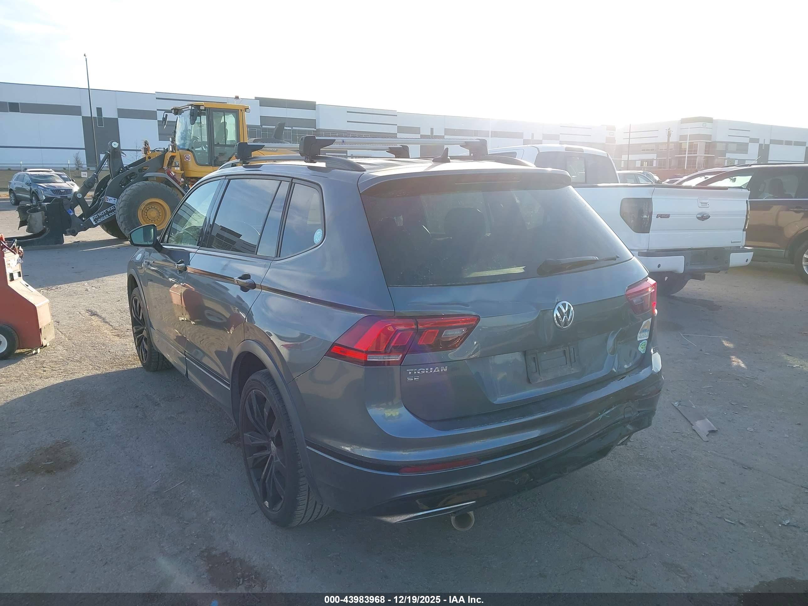 VOLKSWAGEN TIGUAN image 3