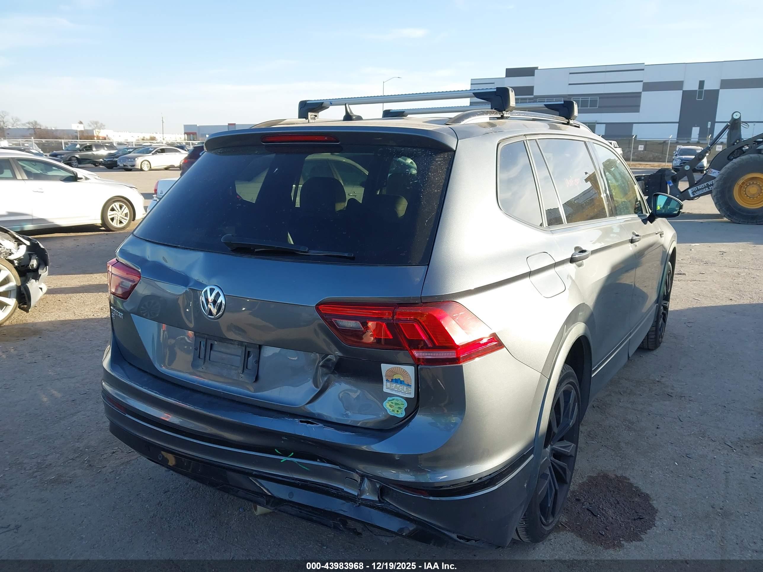 VOLKSWAGEN TIGUAN image 4
