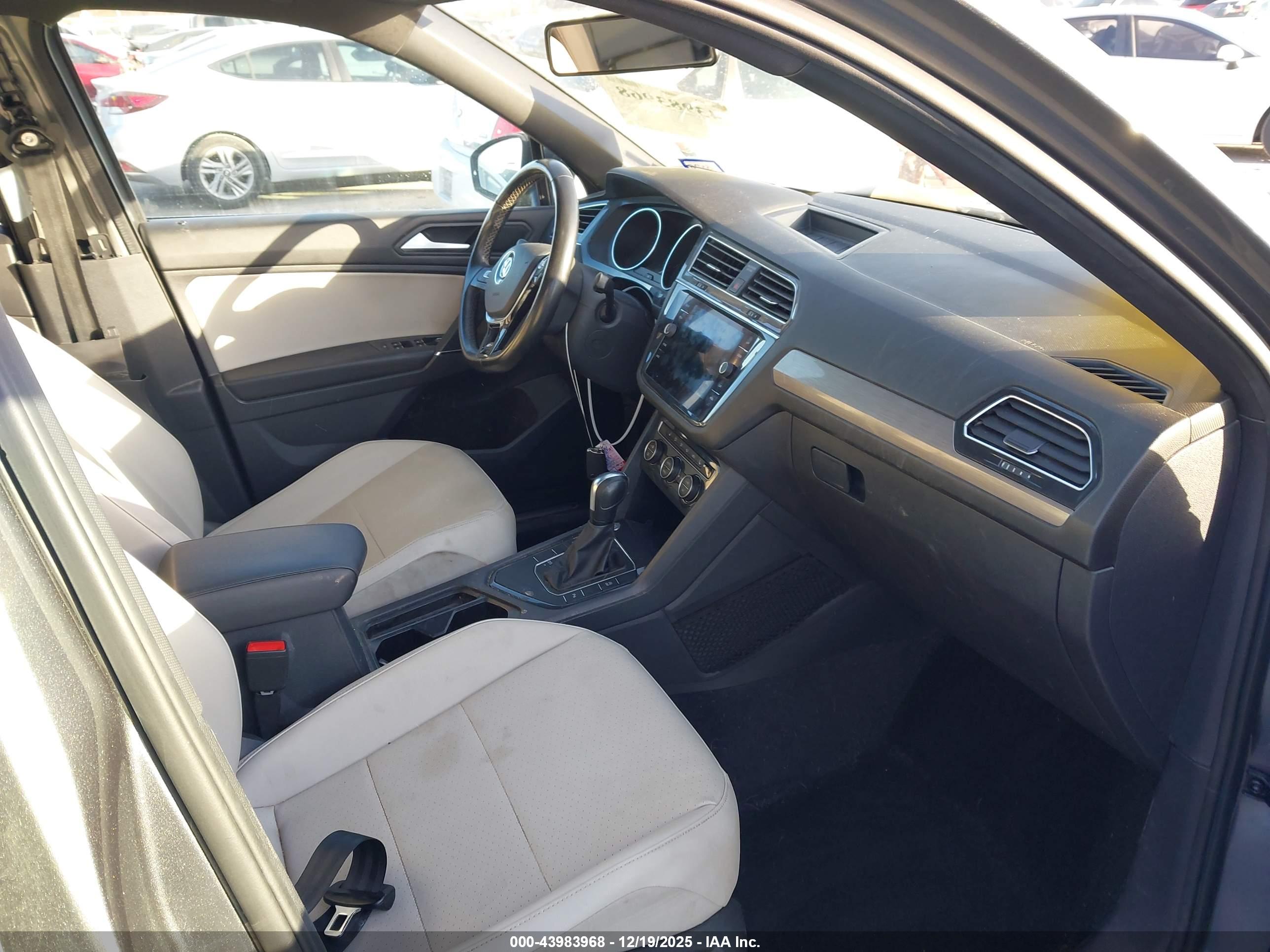 VOLKSWAGEN TIGUAN image 5