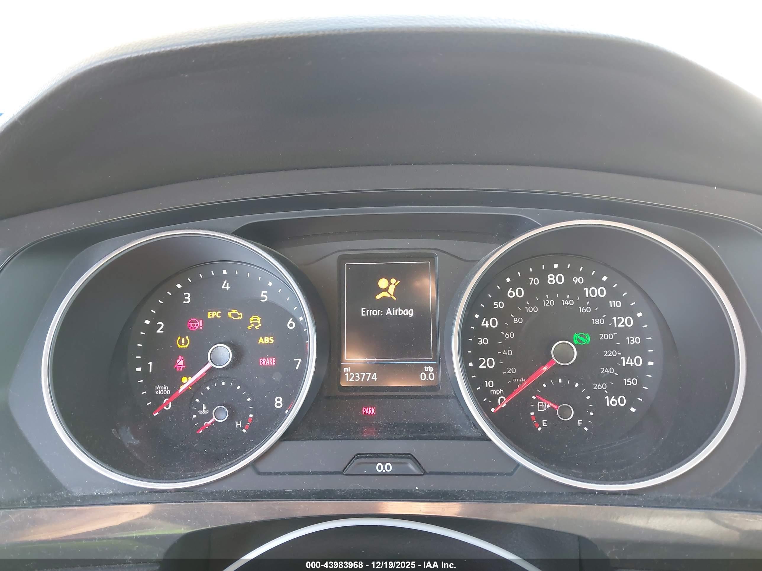 VOLKSWAGEN TIGUAN image 7