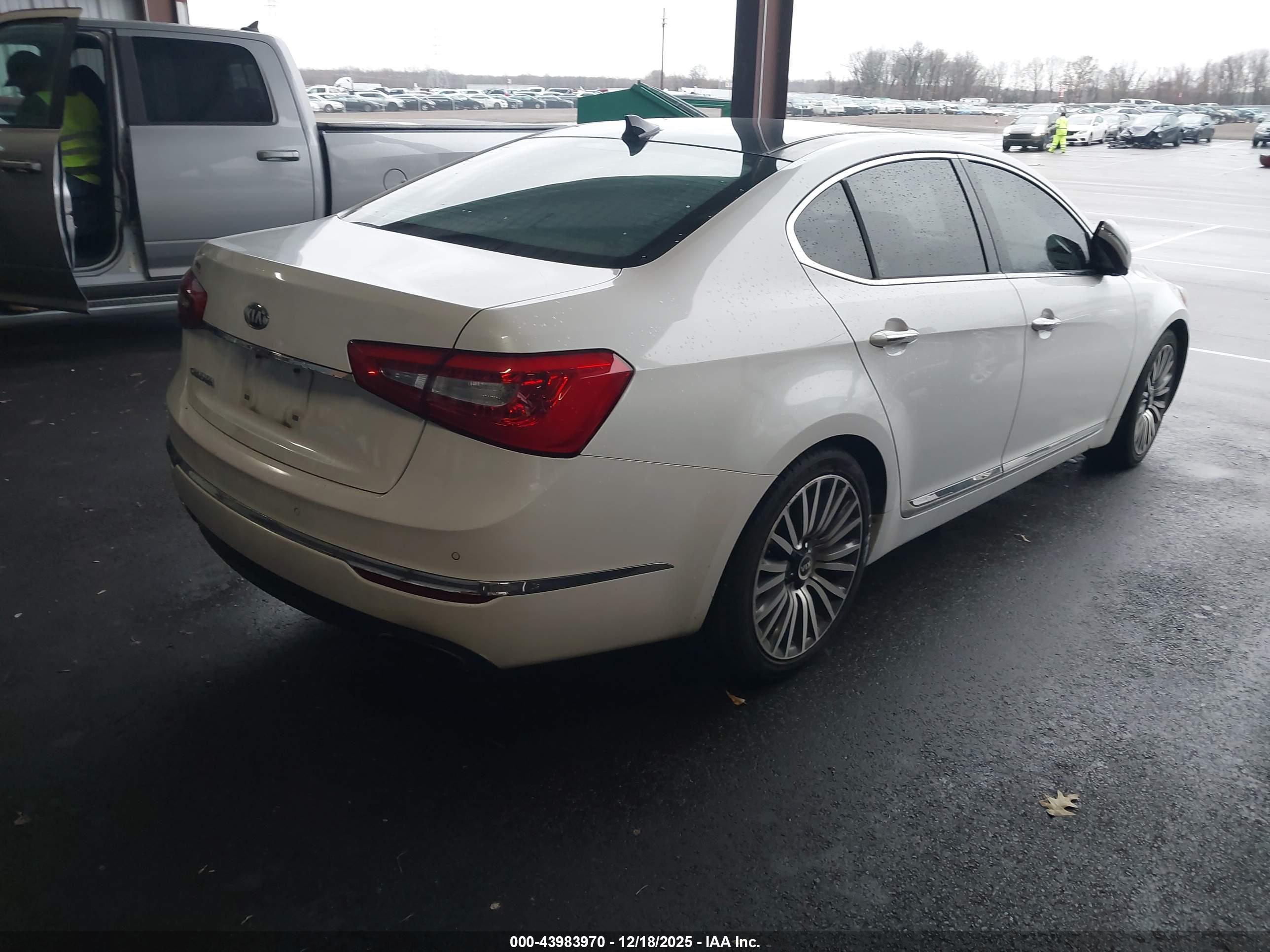 KIA CADENZA image 4