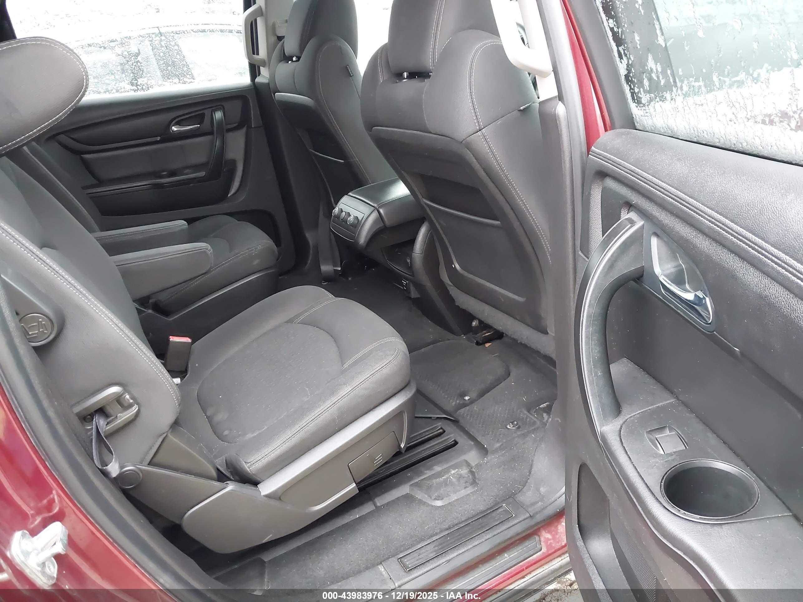 GMC ACADIA image 8
