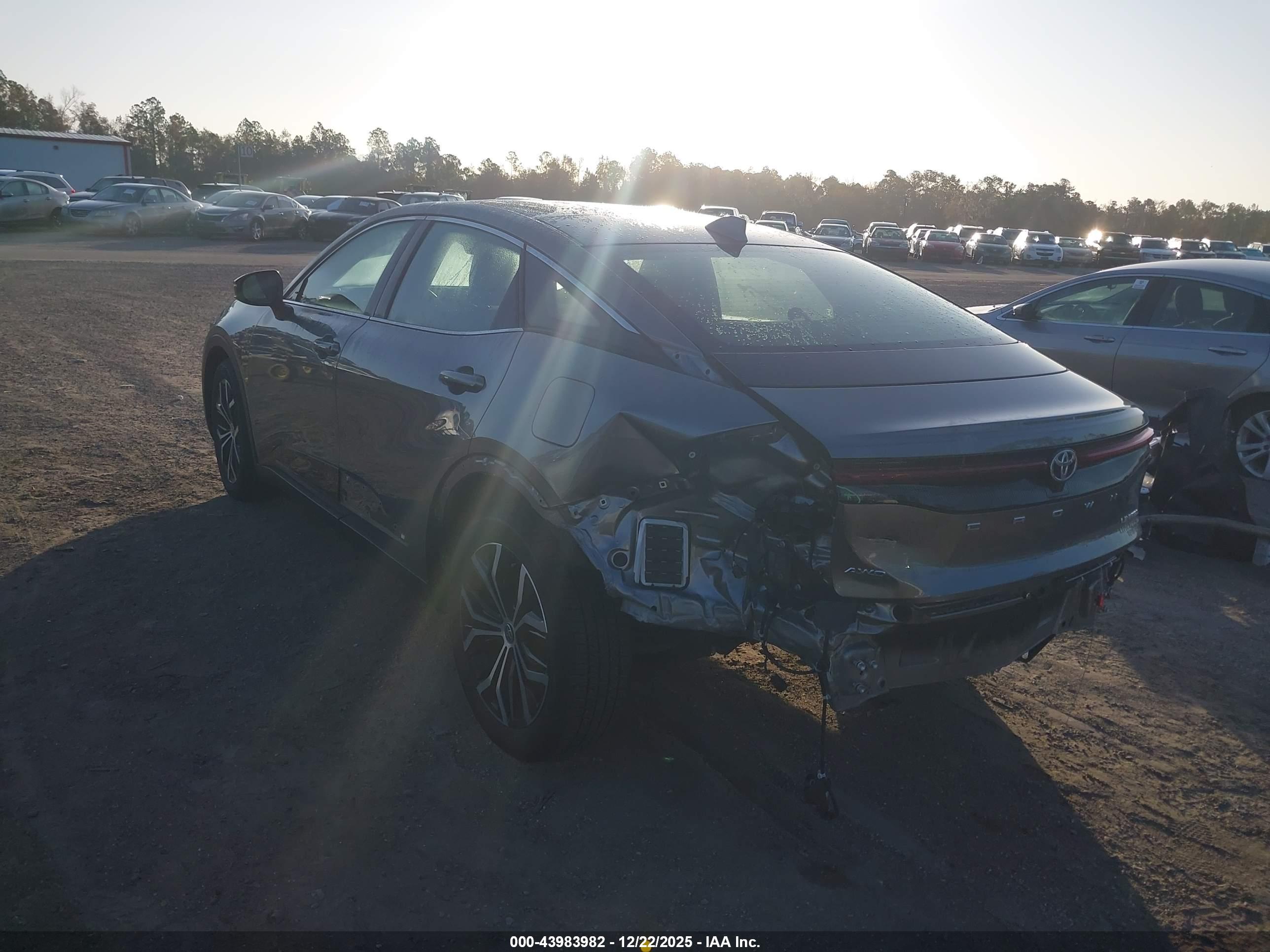 TOYOTA CROWN image 3