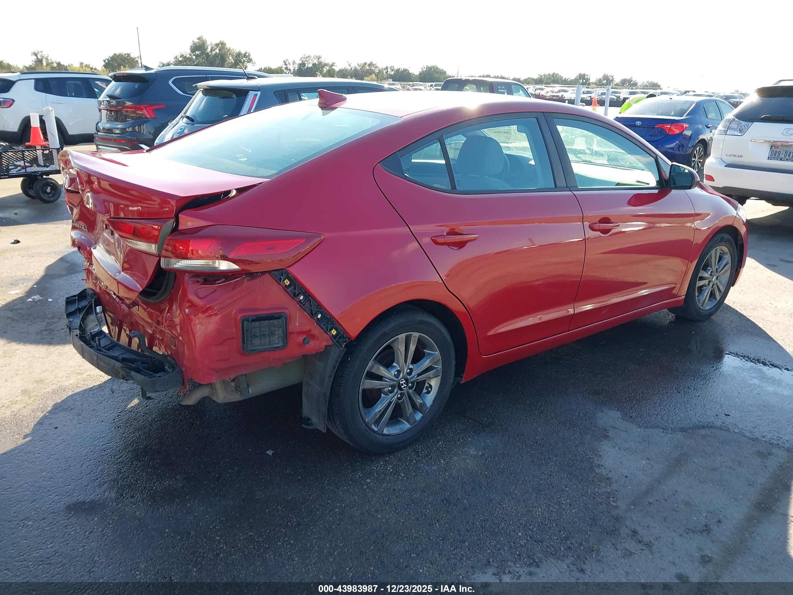 HYUNDAI ELANTRA image 4