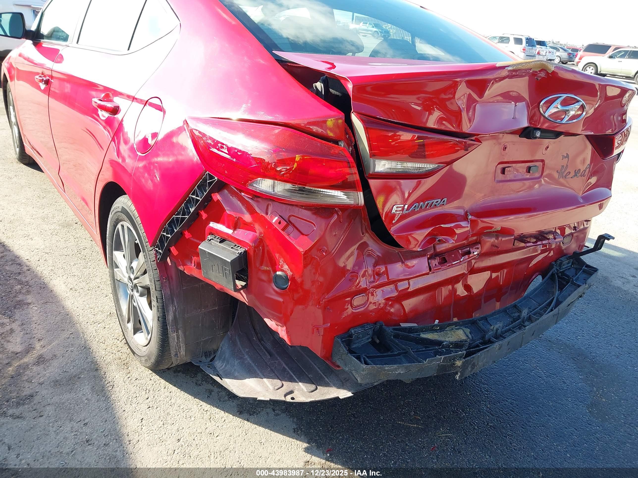 HYUNDAI ELANTRA image 6