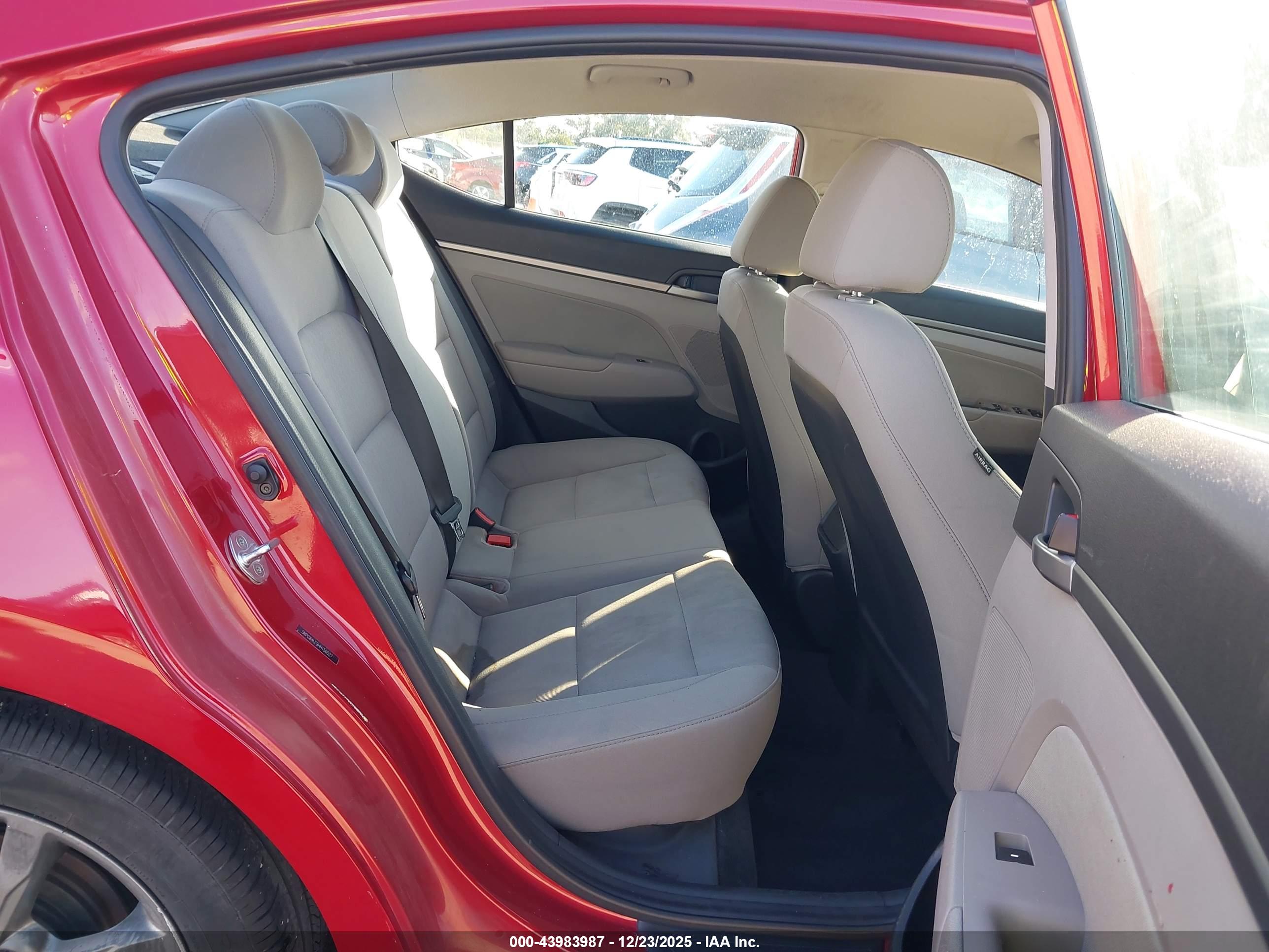 HYUNDAI ELANTRA image 8