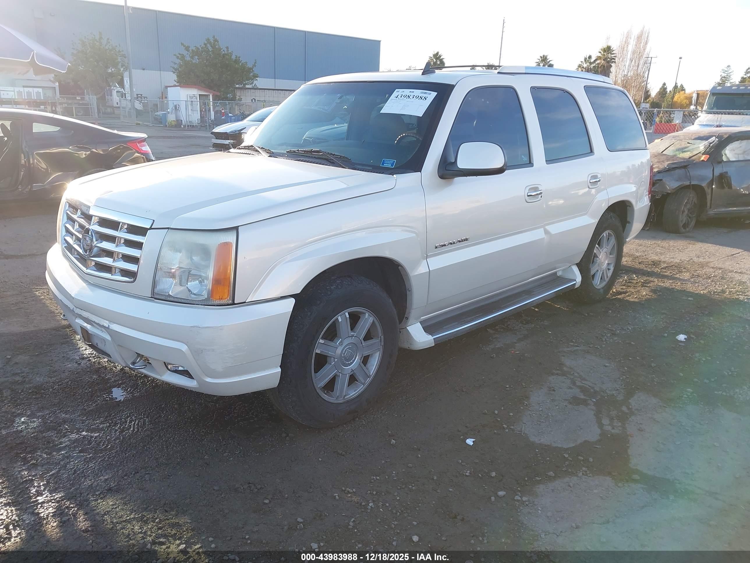 CADILLAC ESCALADE image 2