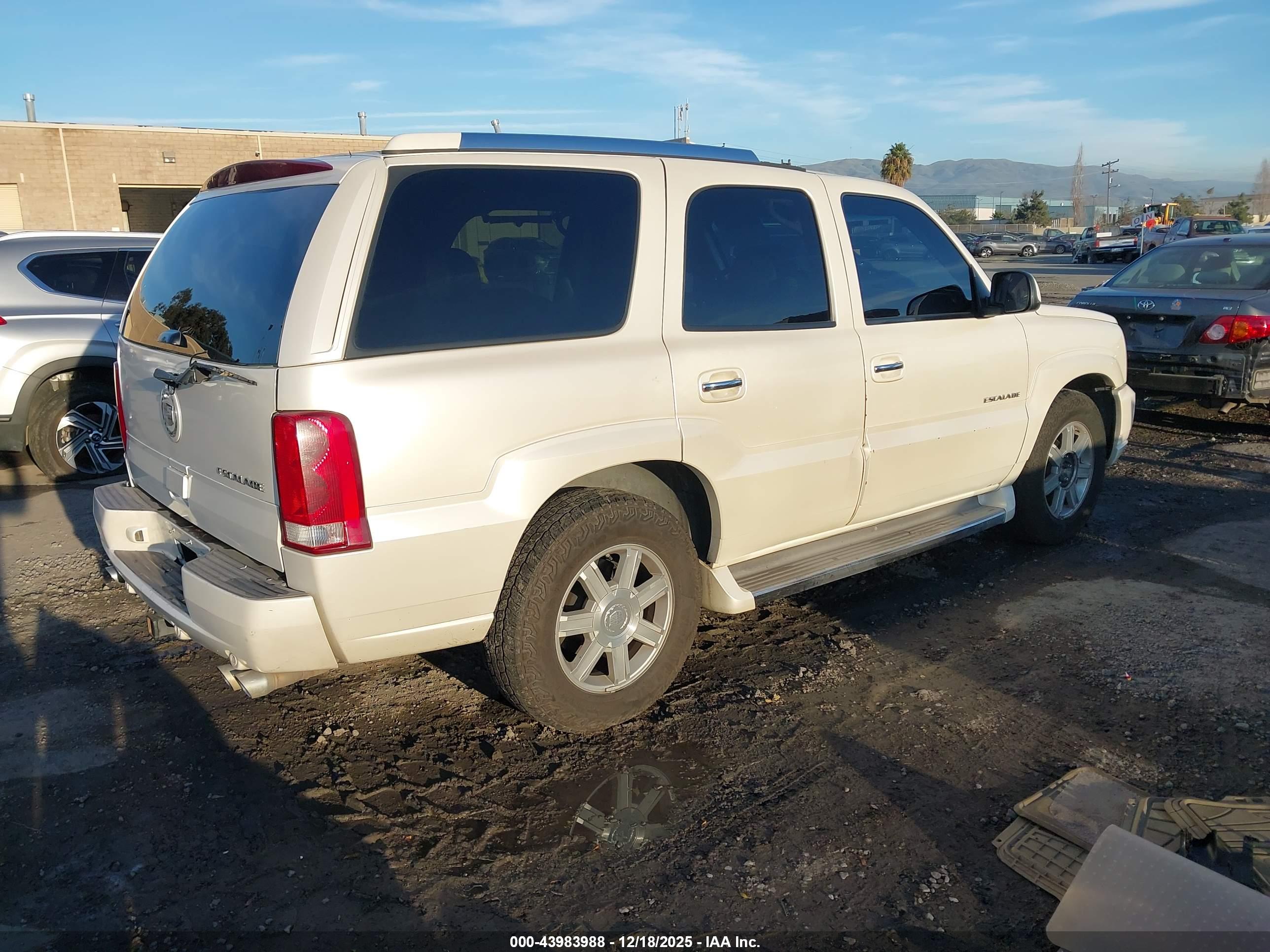 CADILLAC ESCALADE image 4