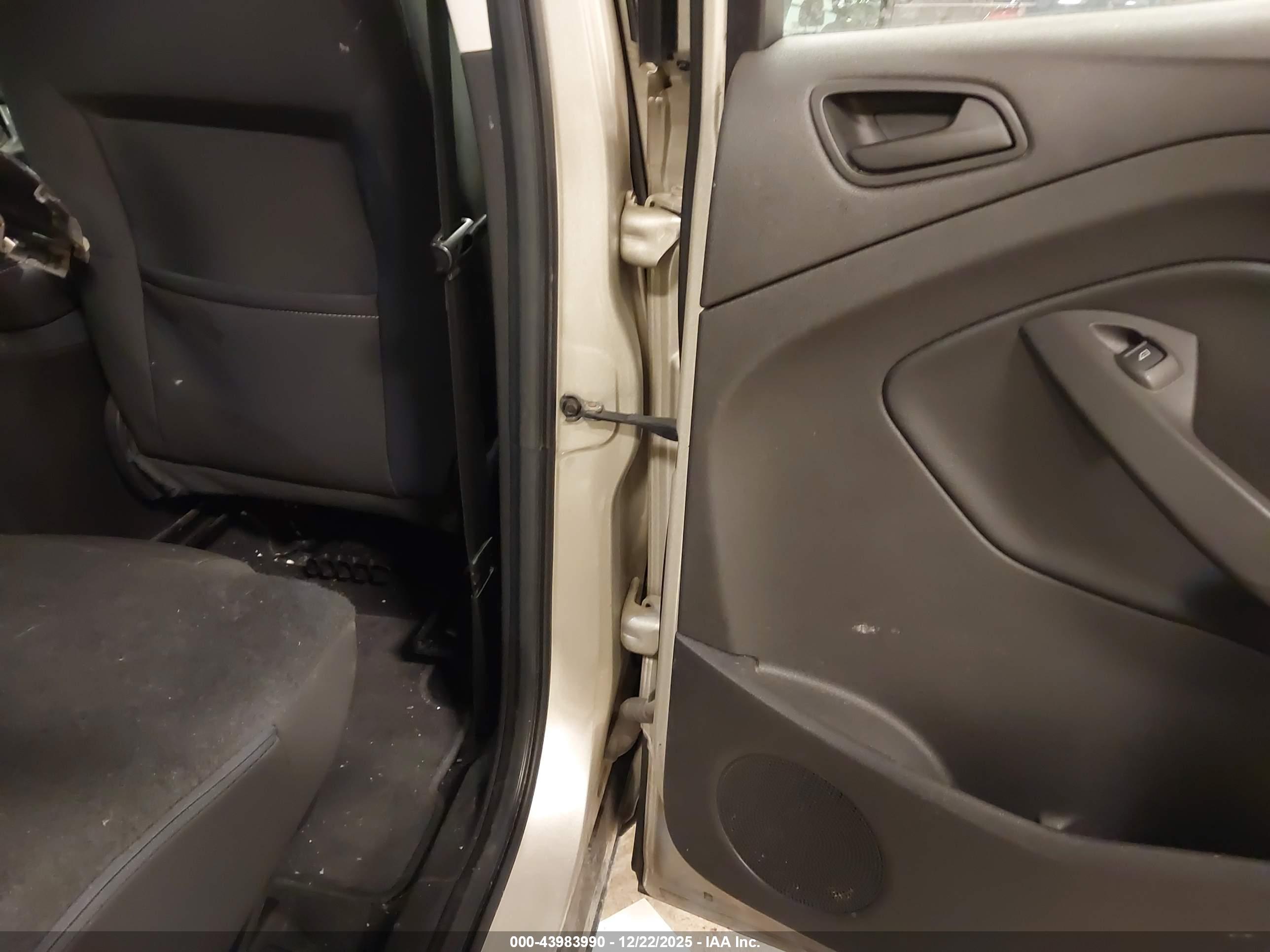 FORD ESCAPE image 8