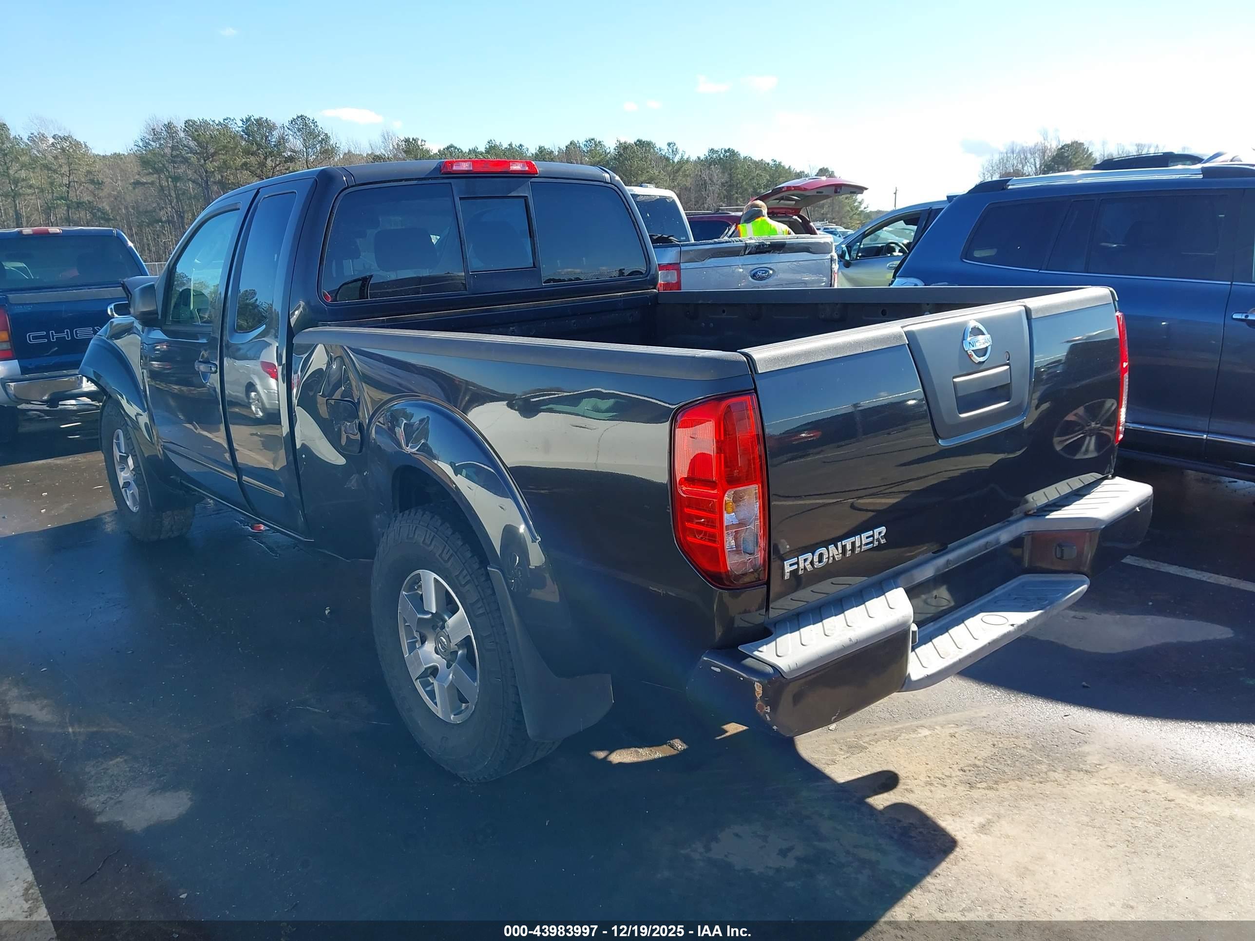 NISSAN FRONTIER image 3