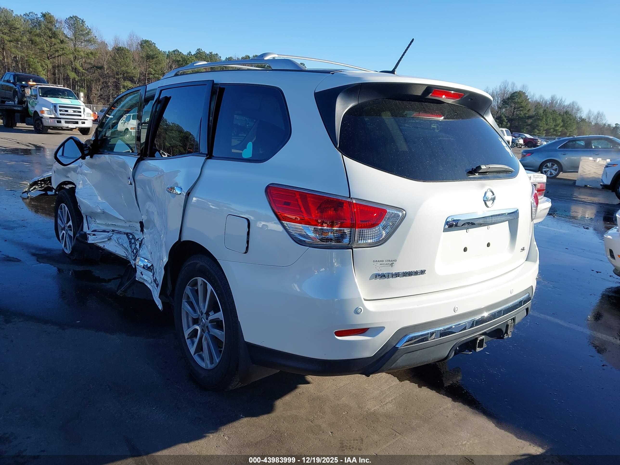 NISSAN PATHFINDER image 3