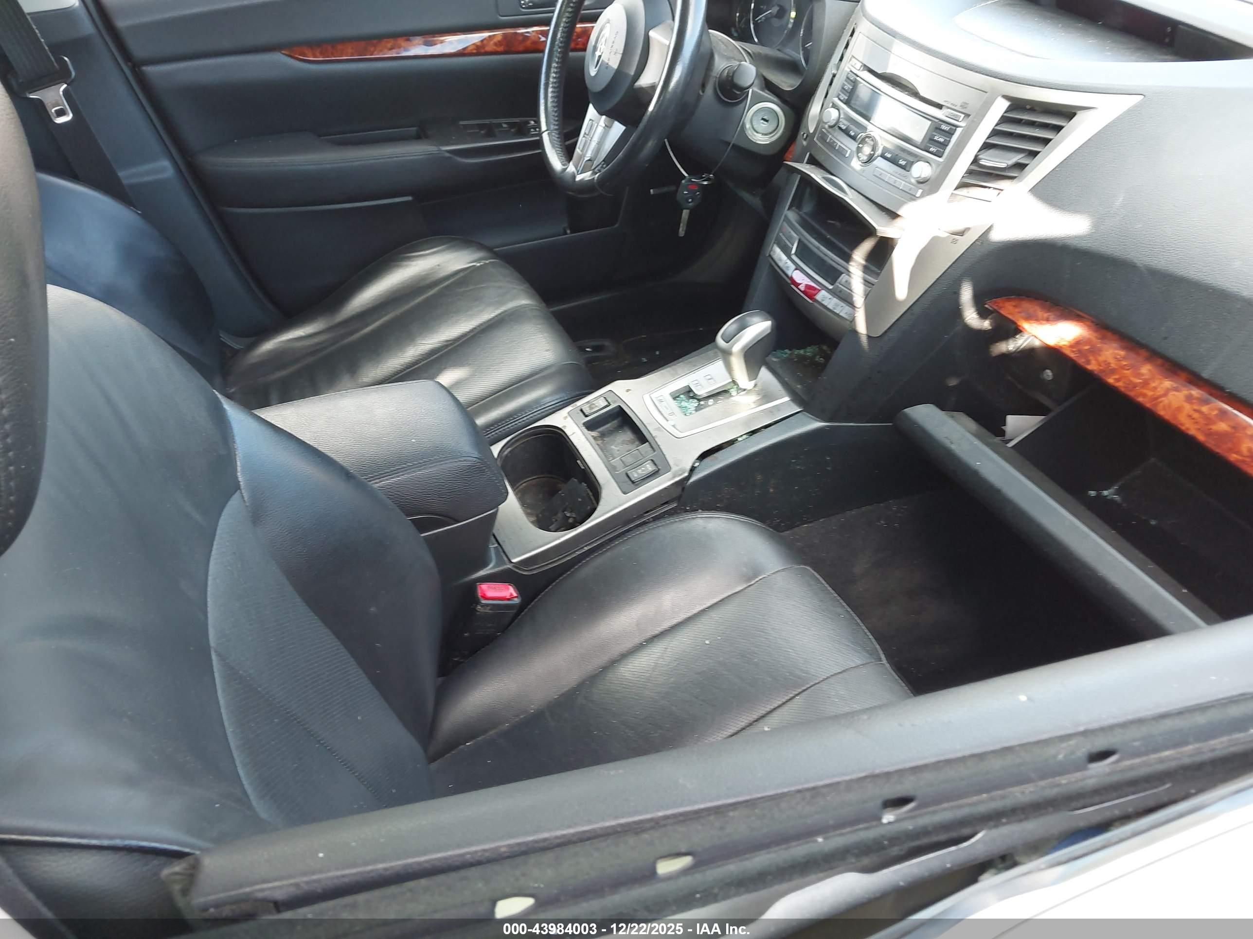 SUBARU OUTBACK image 5