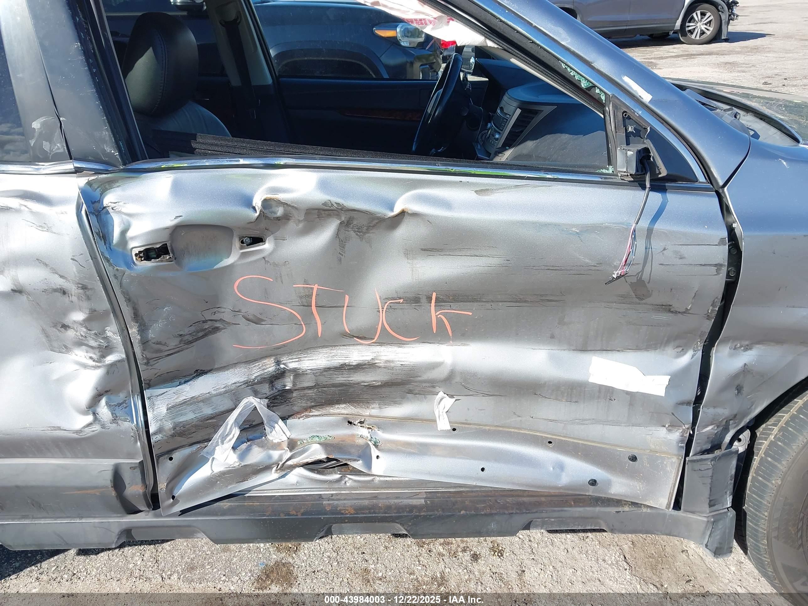 SUBARU OUTBACK image 6