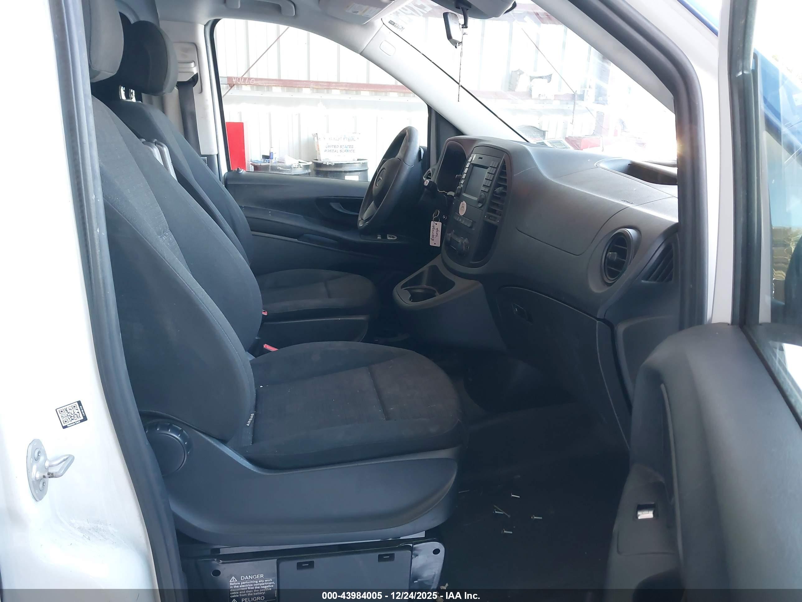 MERCEDES-BENZ METRIS image 5