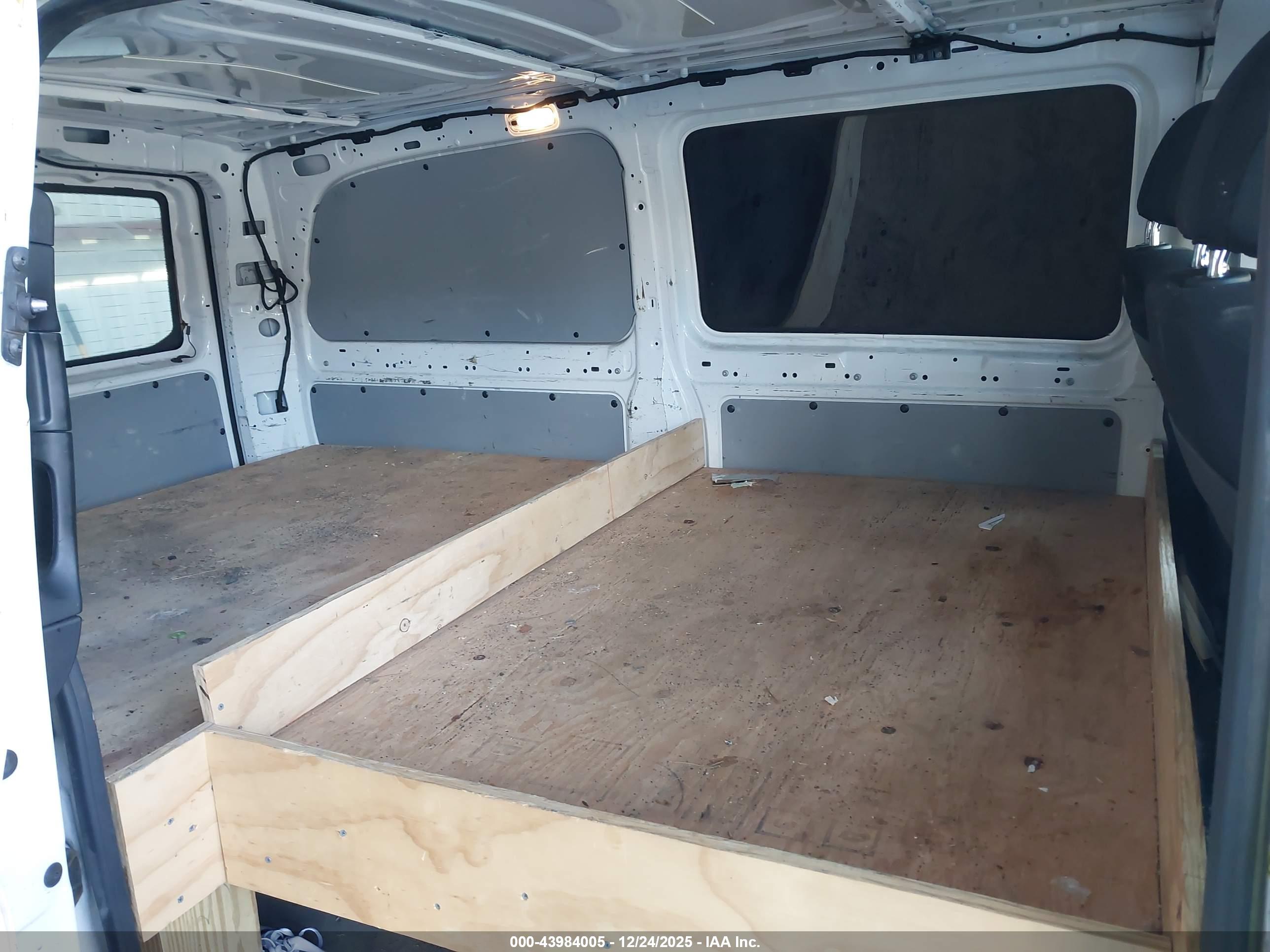 MERCEDES-BENZ METRIS image 8